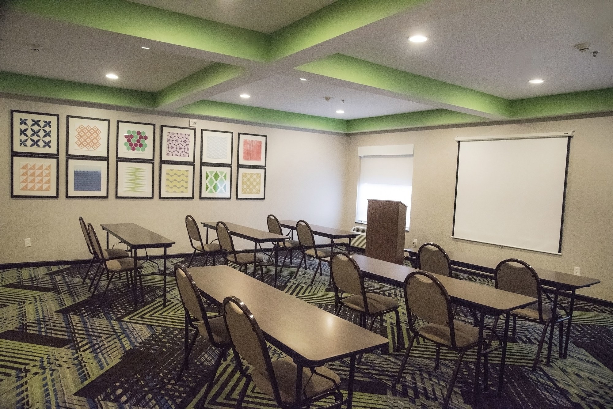 Holiday Inn Express Hotel & Suites Alexandria