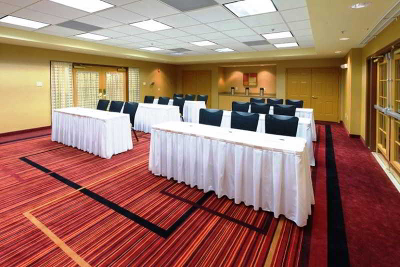La Quinta Inn & Suites by Wyndham Alexandria Airport
