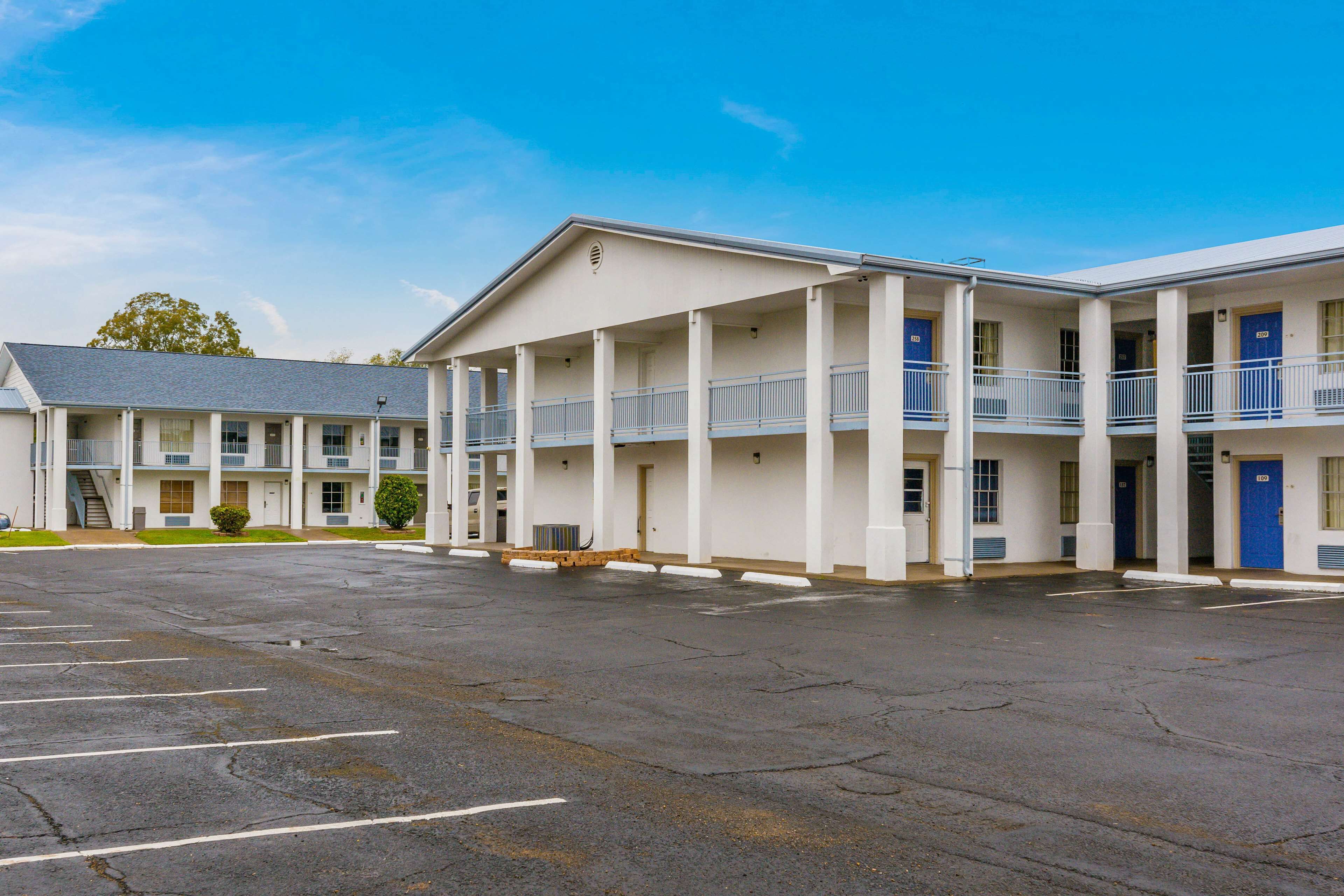 Motel 6 Alexandria, LA - South