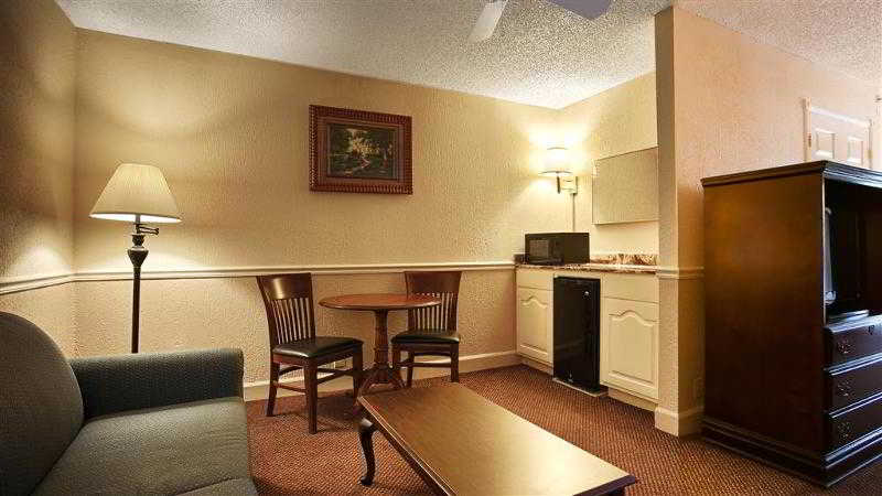 Royal Inn & Suites