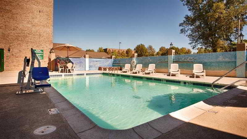 Royal Inn & Suites