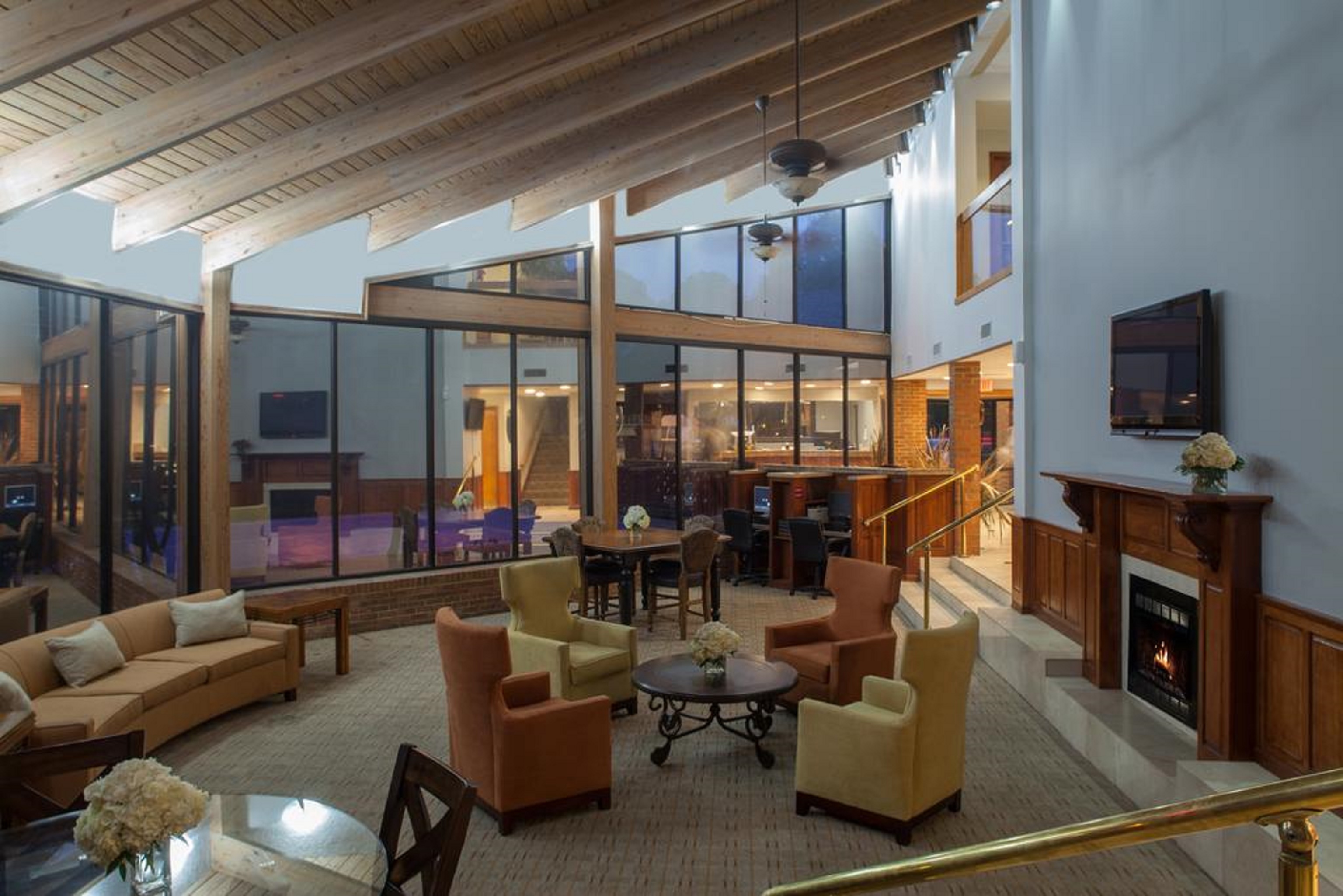 Cloverleaf Suites Baton Rouge