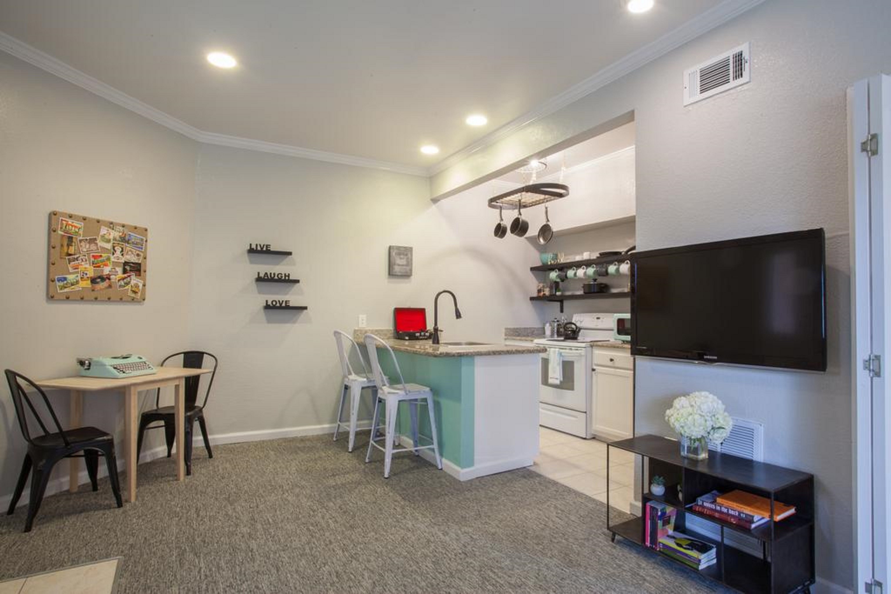 Cloverleaf Suites Baton Rouge