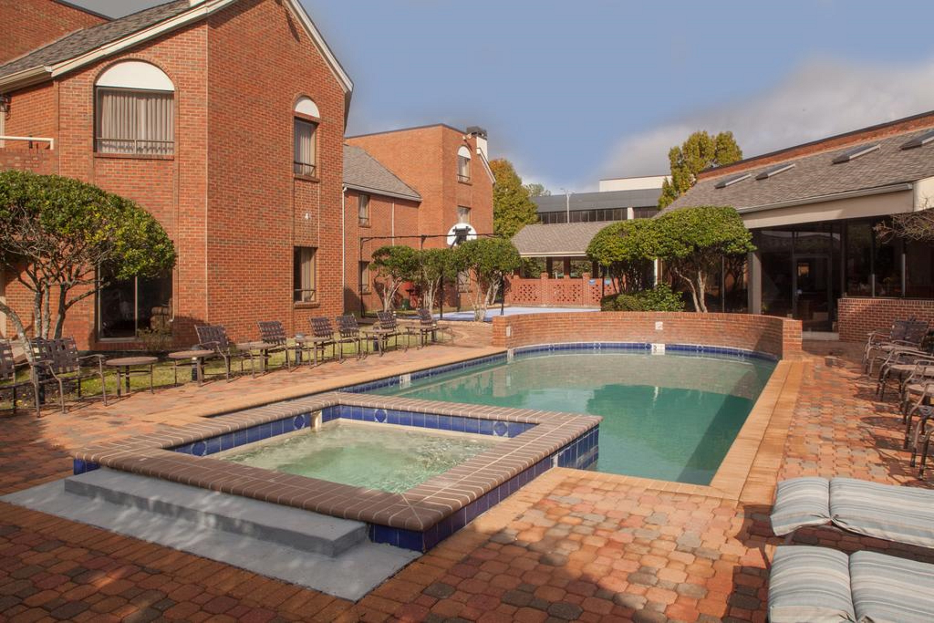 Cloverleaf Suites Baton Rouge