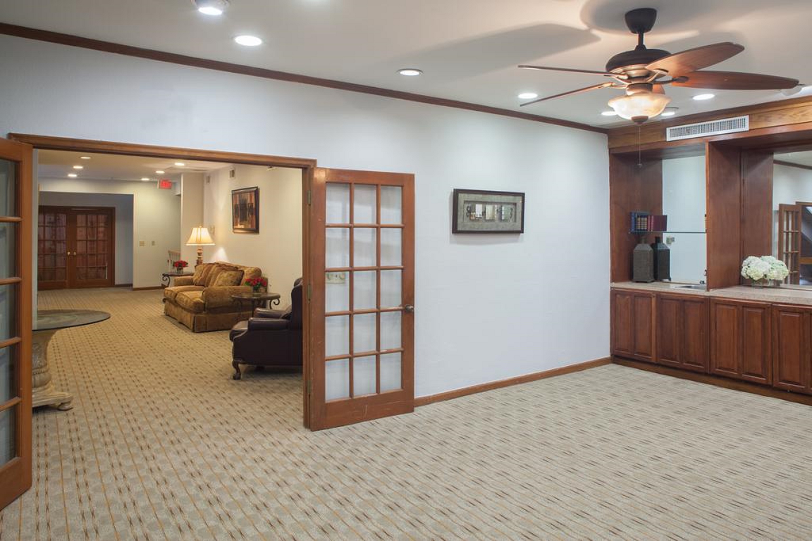 Cloverleaf Suites Baton Rouge
