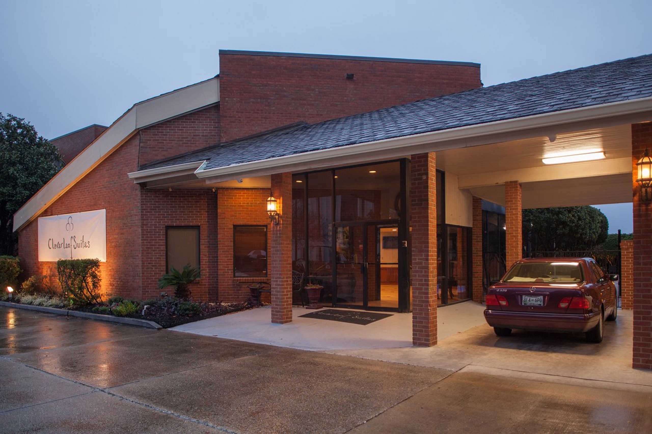 Cloverleaf Suites Baton Rouge
