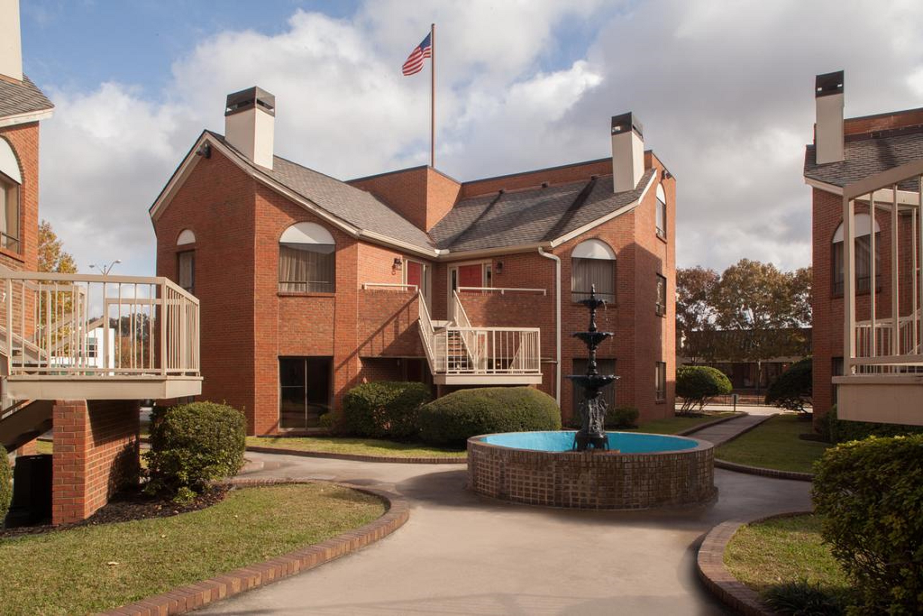 Cloverleaf Suites Baton Rouge