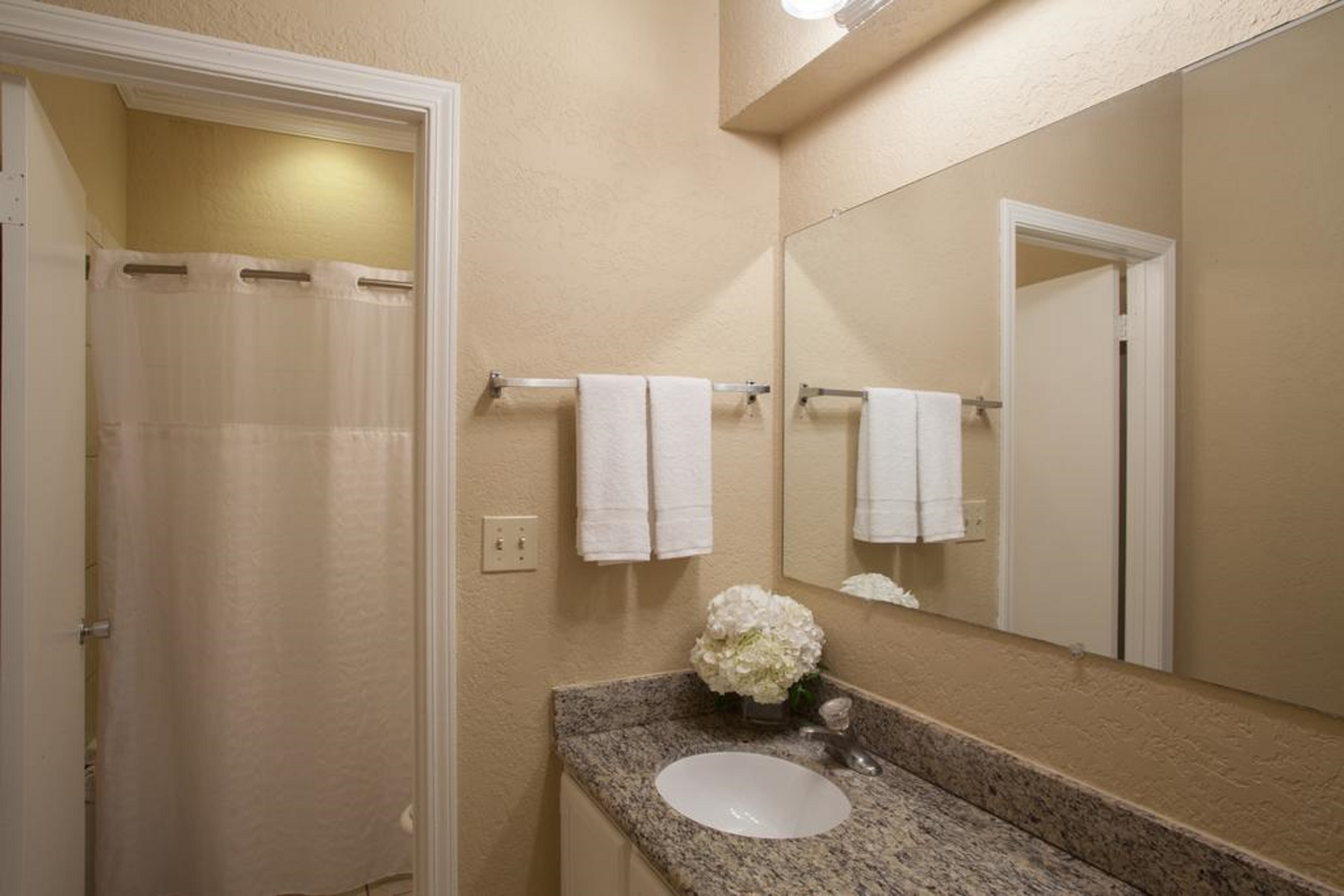 Cloverleaf Suites Baton Rouge
