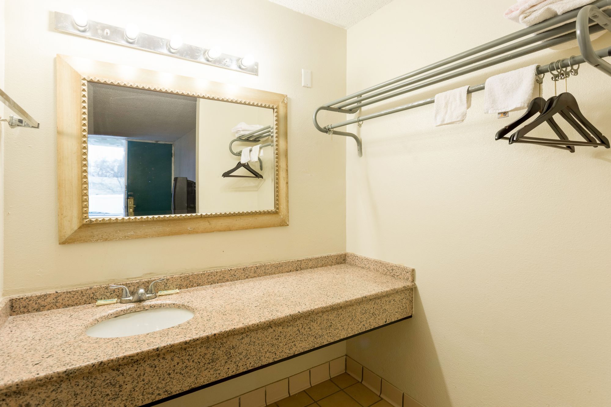Bossier Inn and Suites