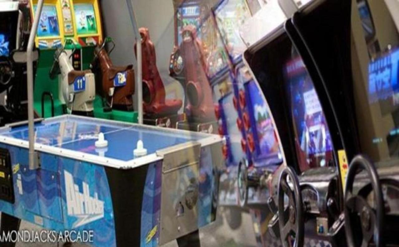 DiamondJacks Casino & Hotel