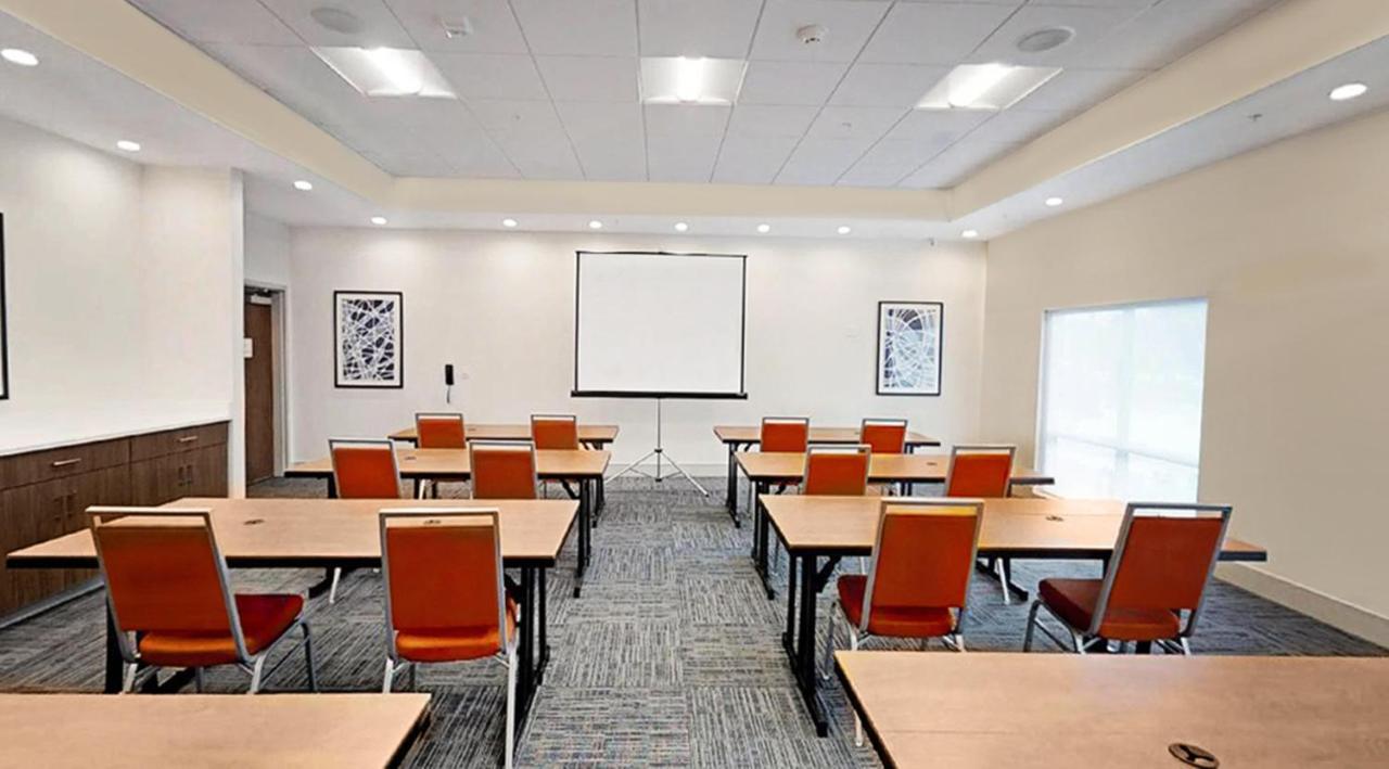 Holiday Inn Express & Suites Chalmette New Orleans S