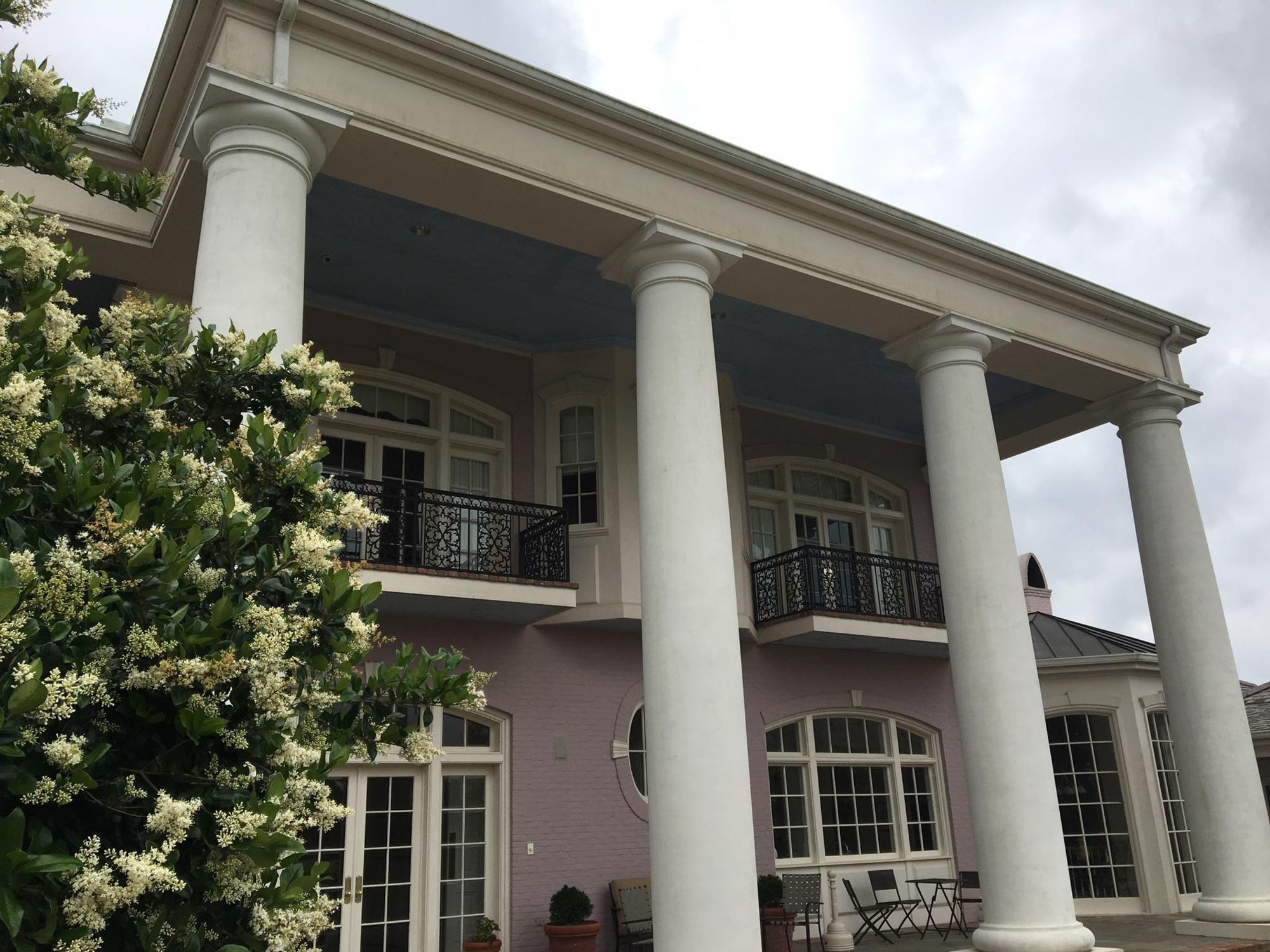 The Mansion At Red Hill