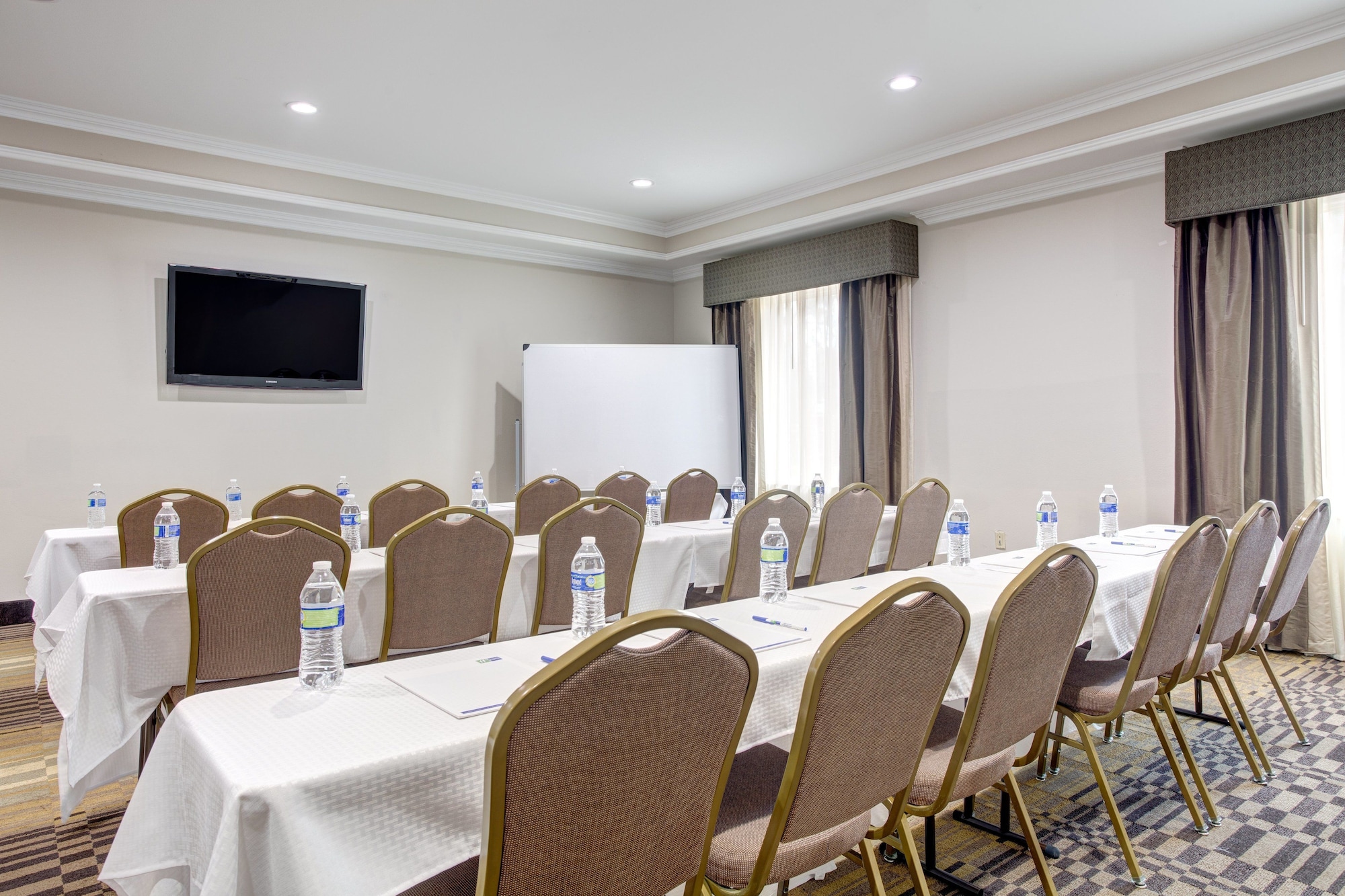 Holiday Inn Express Hotel & Suites Galliano