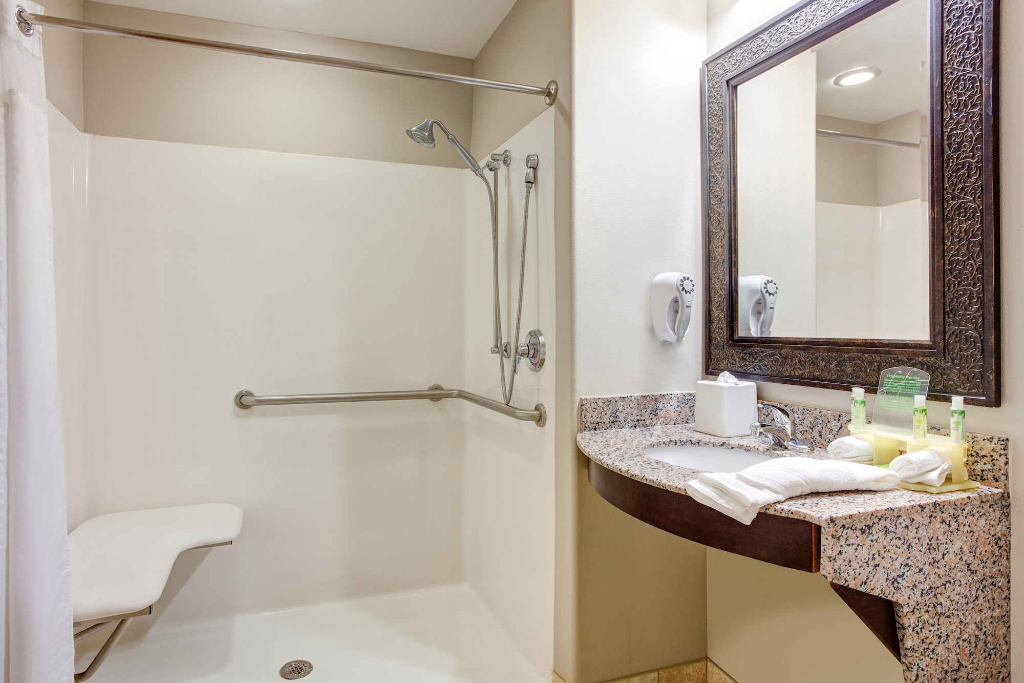Holiday Inn Express Hotel & Suites Galliano