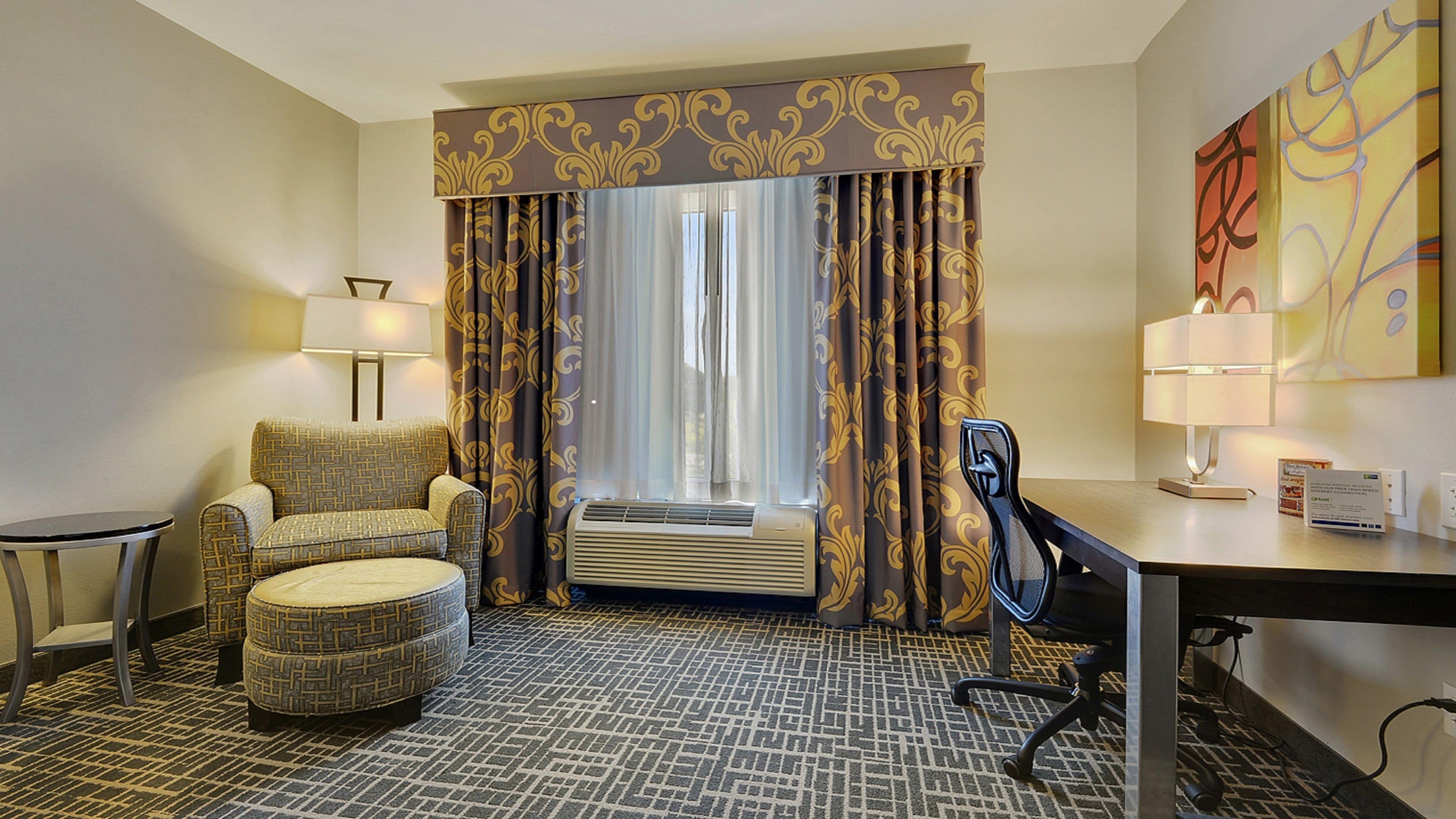 Holiday Inn Express & Suites Gonzales