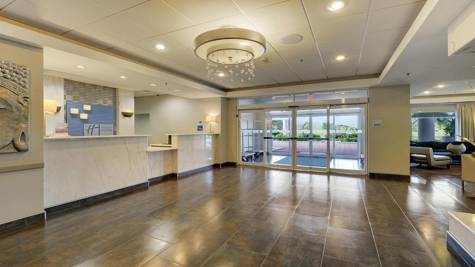 Holiday Inn Express & Suites Gonzales