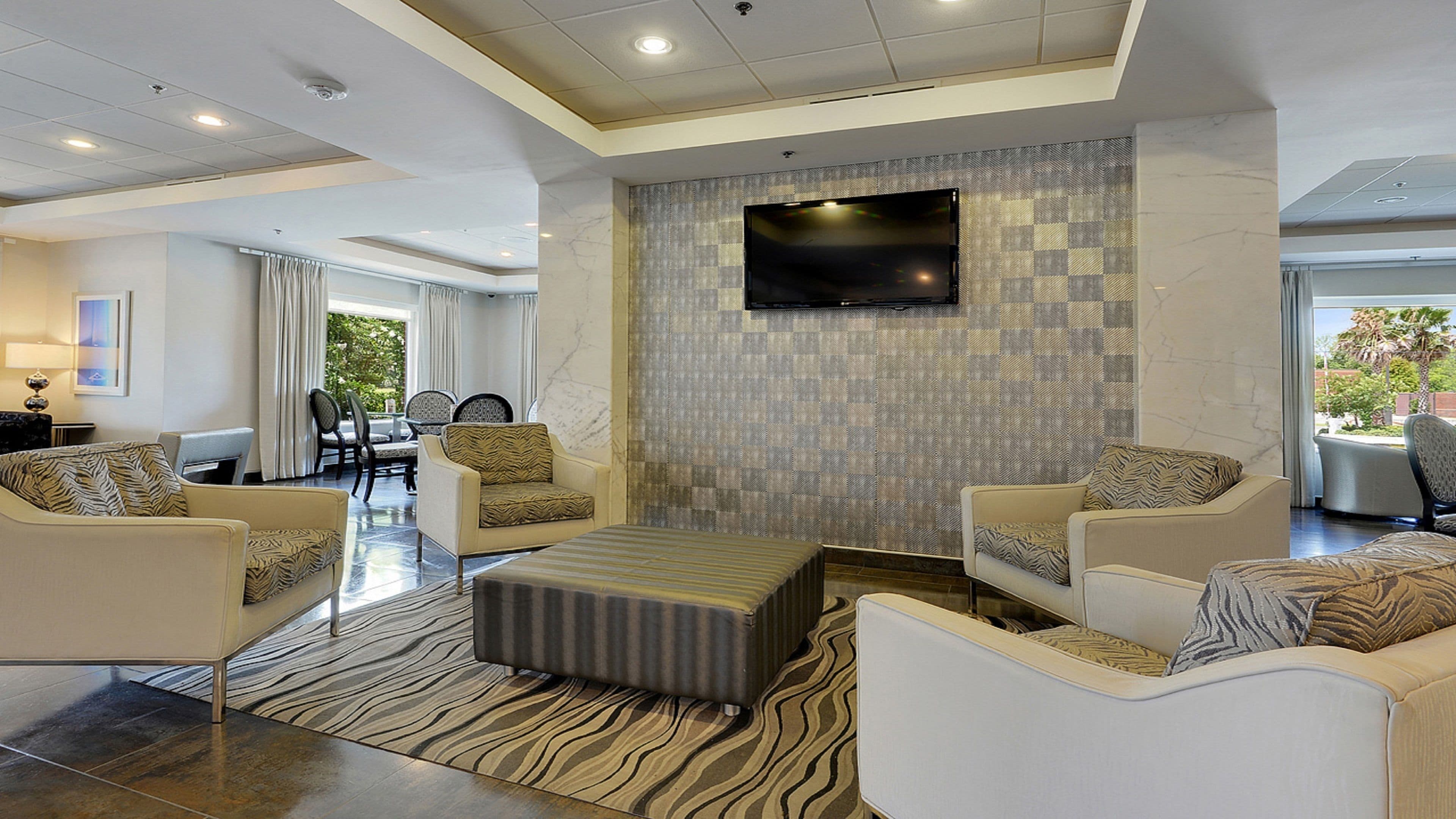 Holiday Inn Express & Suites Gonzales