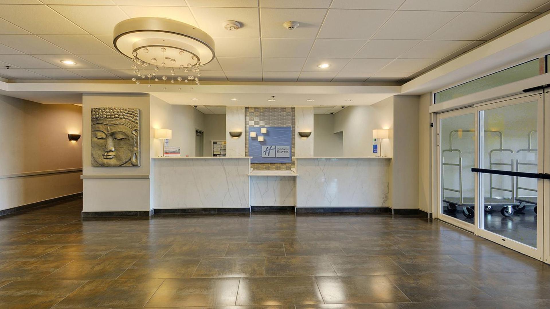 Holiday Inn Express & Suites Gonzales
