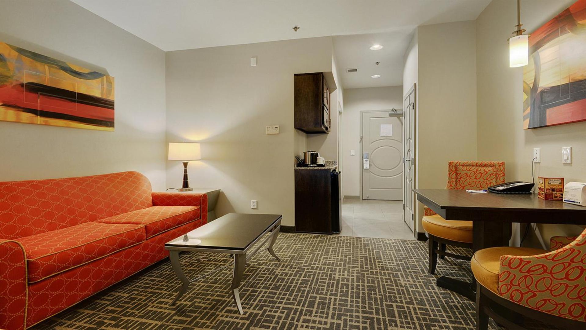 Holiday Inn Express & Suites Gonzales