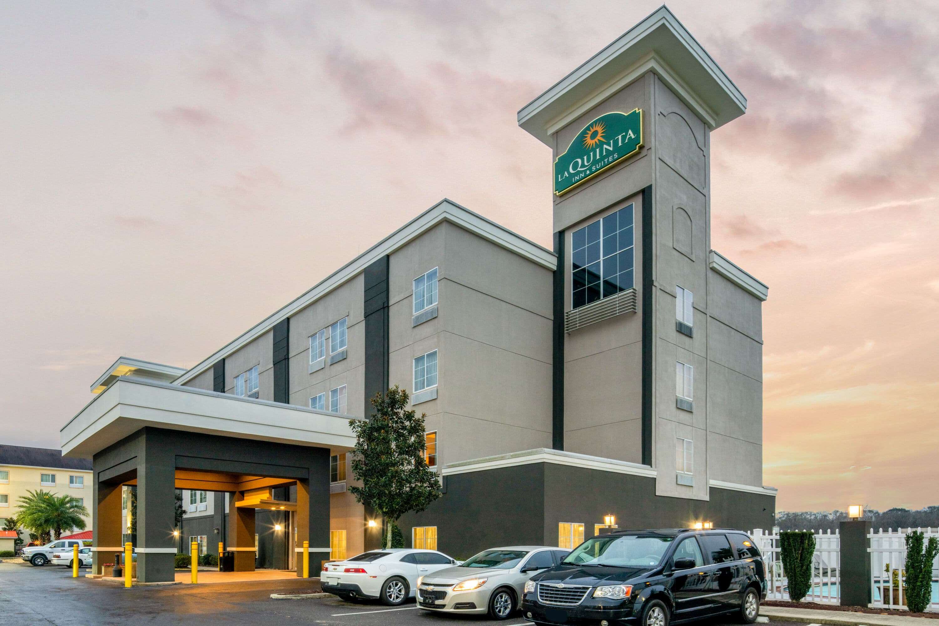 La Quinta Inn & Suites by Wyndham Gonzales LA