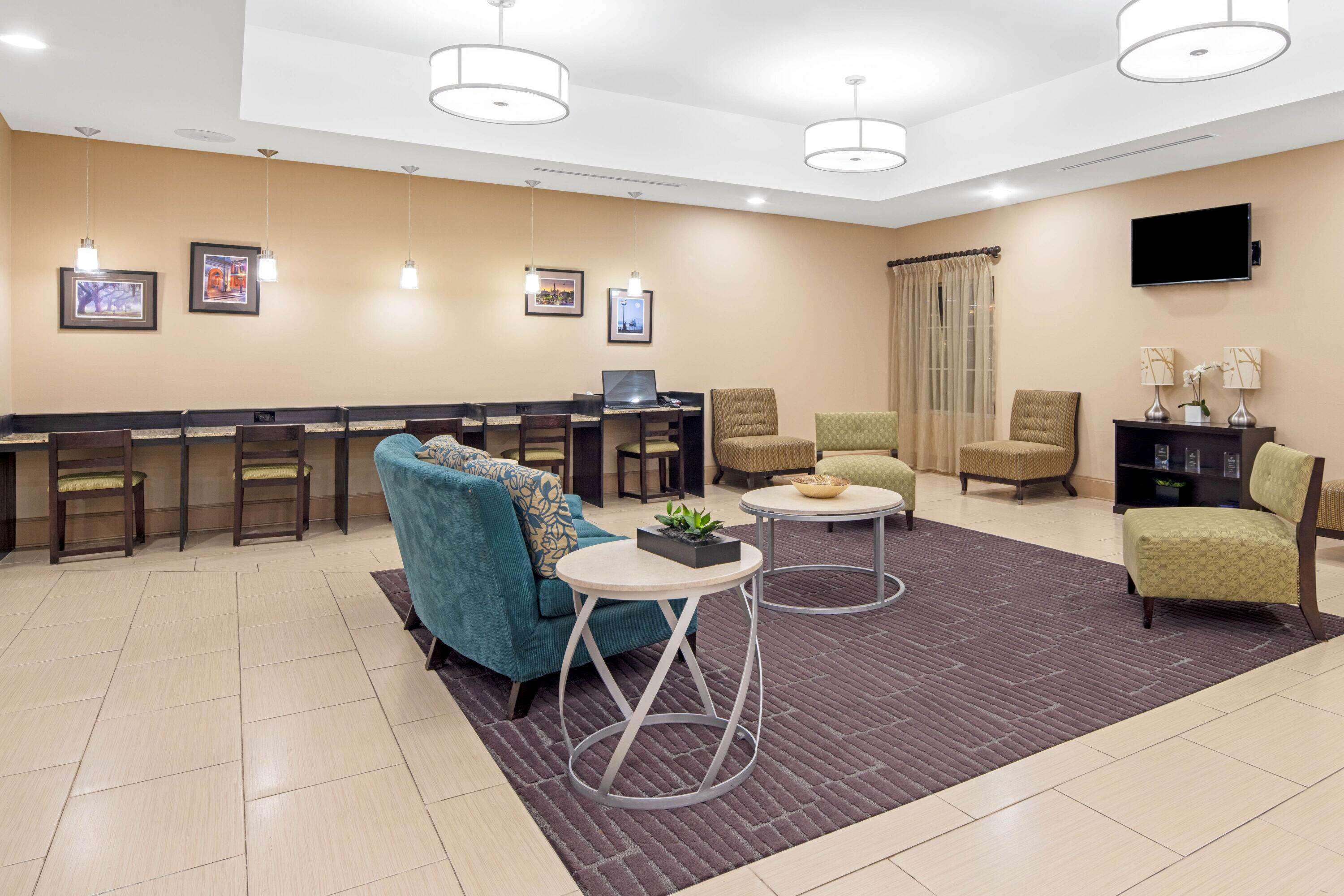 La Quinta Inn & Suites by Wyndham Gonzales LA