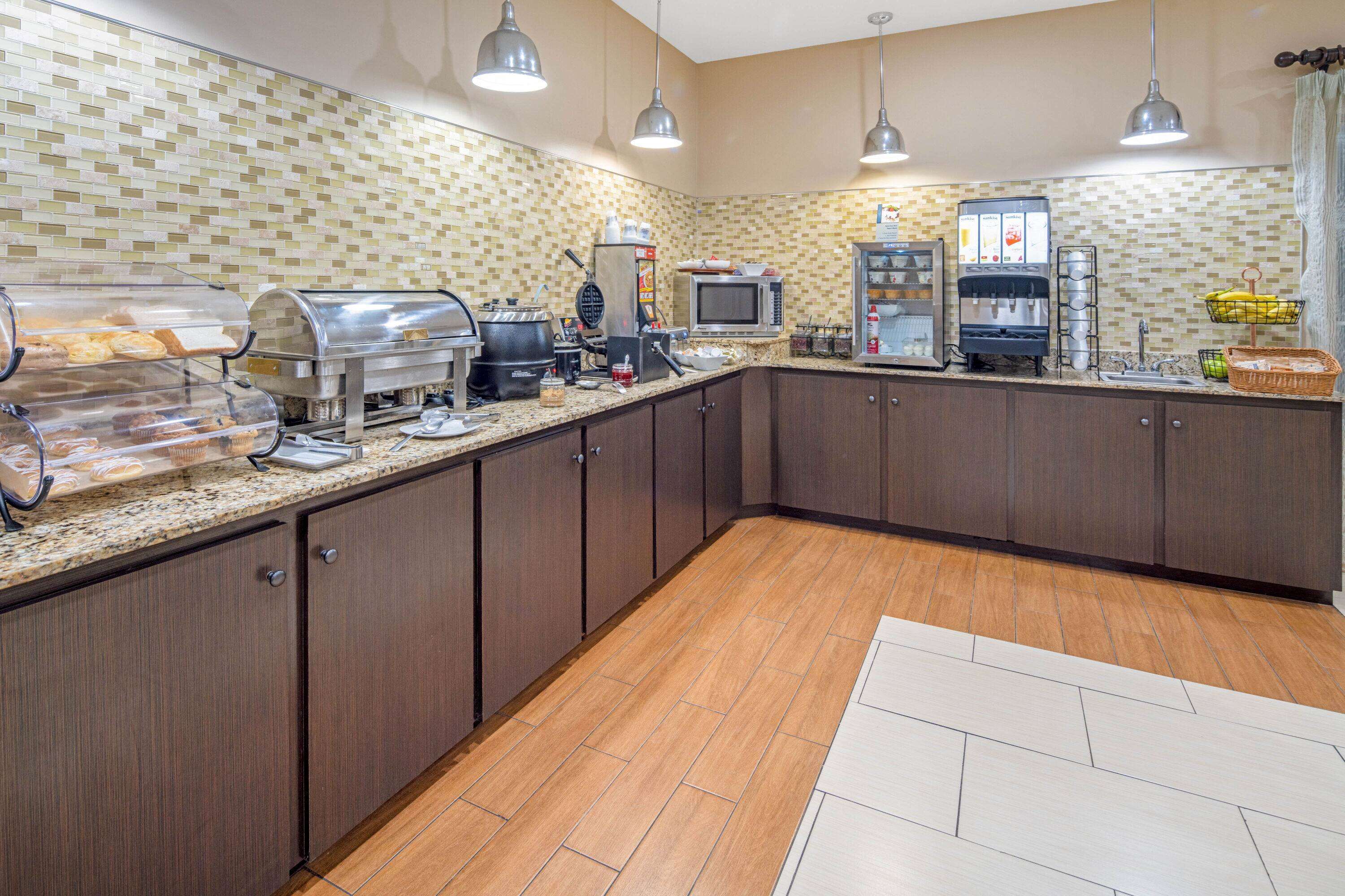 La Quinta Inn & Suites by Wyndham Gonzales LA