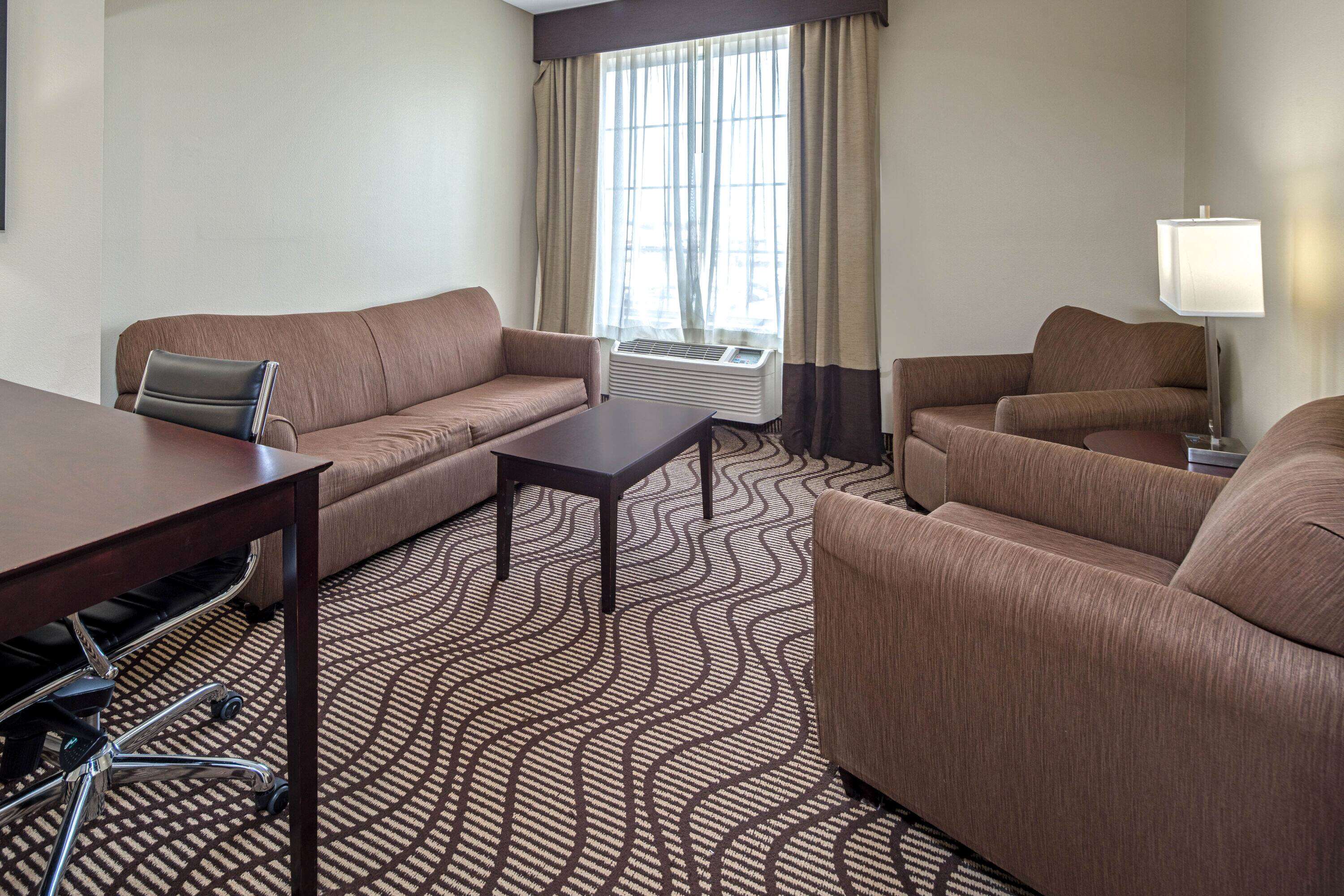 La Quinta Inn & Suites by Wyndham Gonzales LA