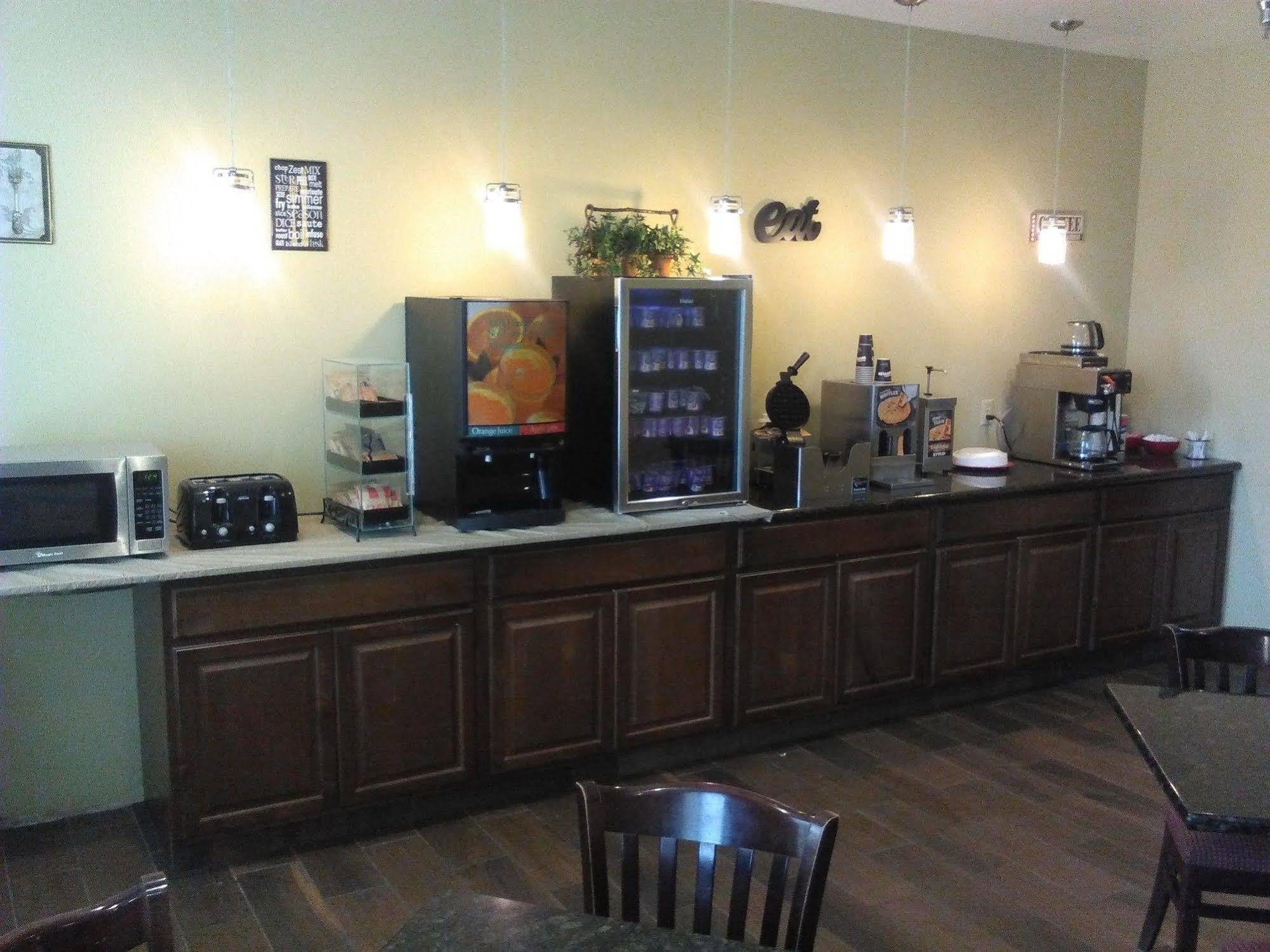 Quality Inn & Suites Near Tanger Outlet Mall