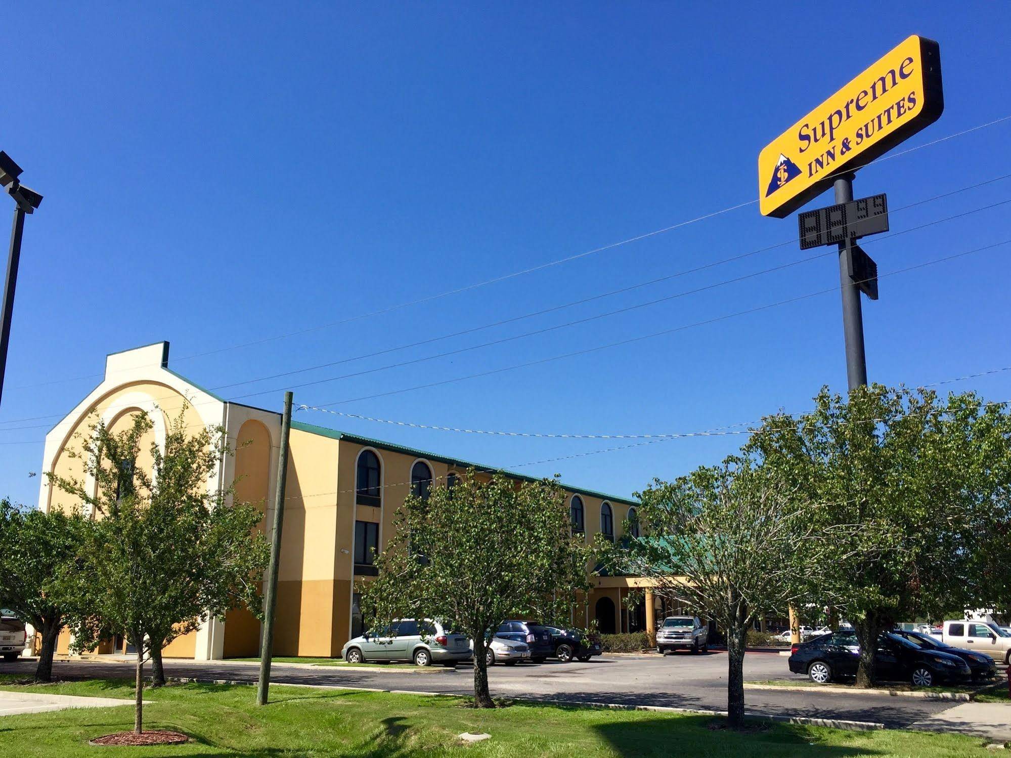 Quality Inn & Suites Near Tanger Outlet Mall