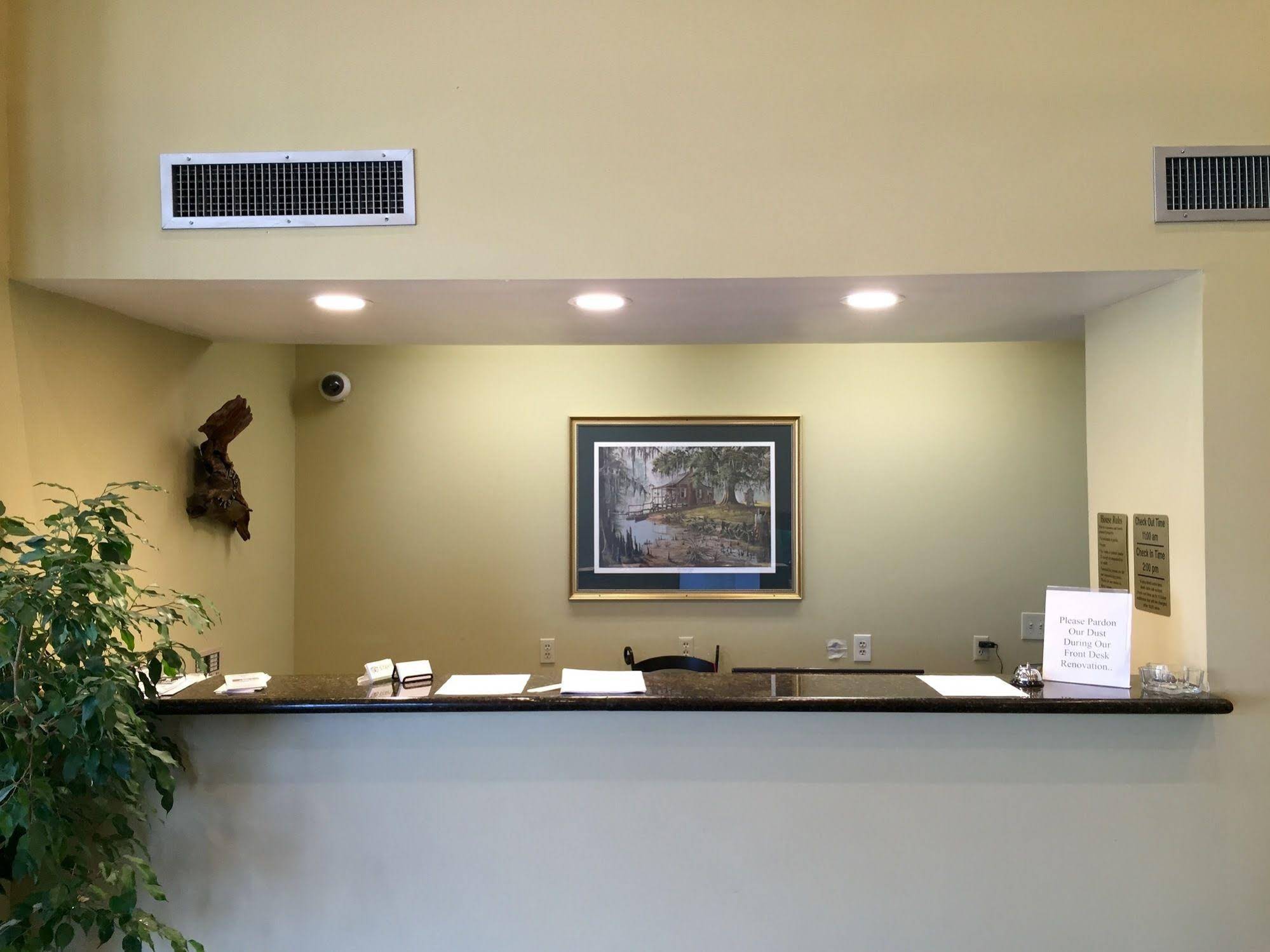 Quality Inn & Suites Near Tanger Outlet Mall