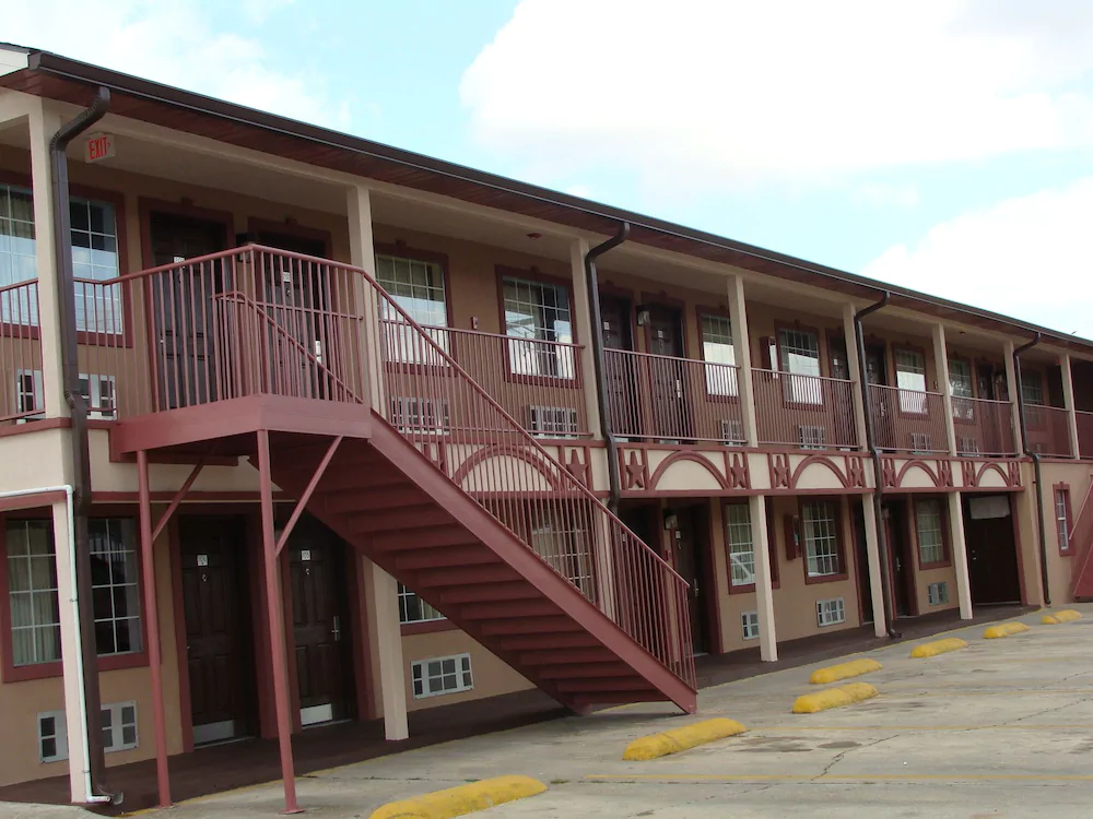 Colonial Inn
