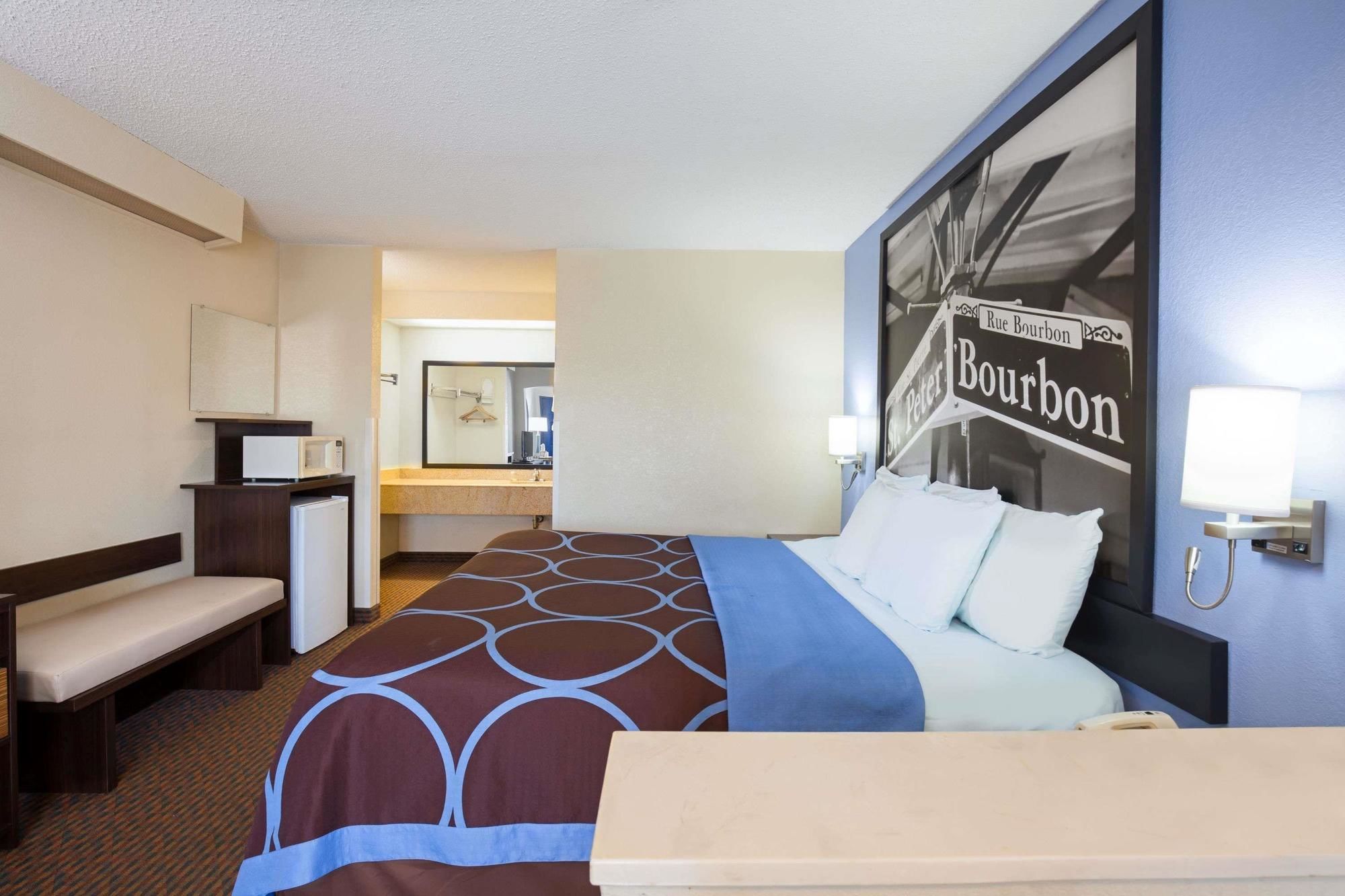 Super 8 by Wyndham Hammond