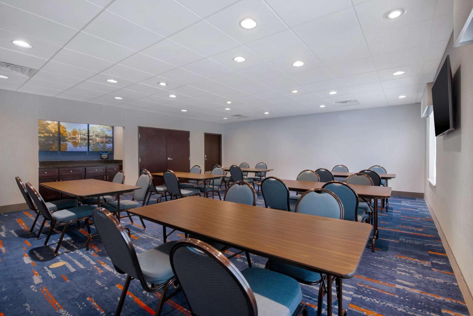 Hampton Inn & Suites Harvey