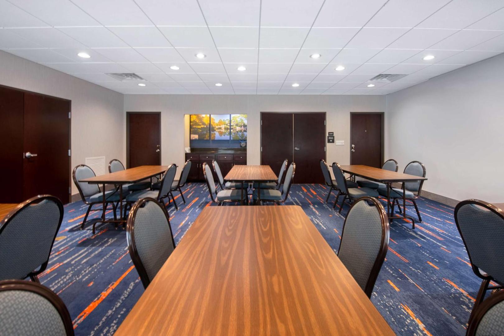 Hampton Inn & Suites Harvey