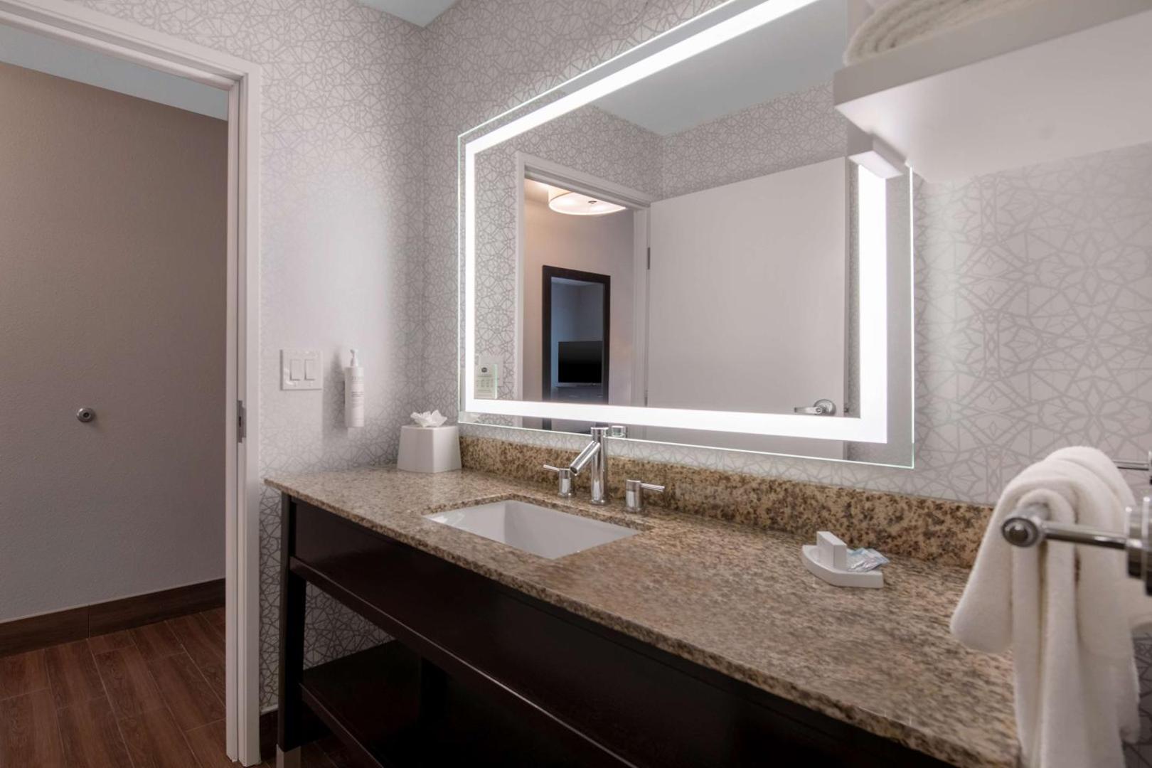 Hampton Inn & Suites Harvey