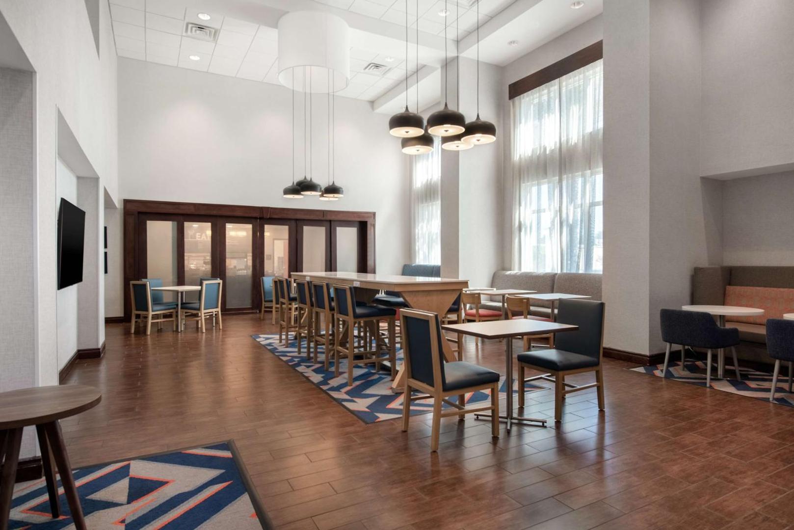 Hampton Inn & Suites Harvey