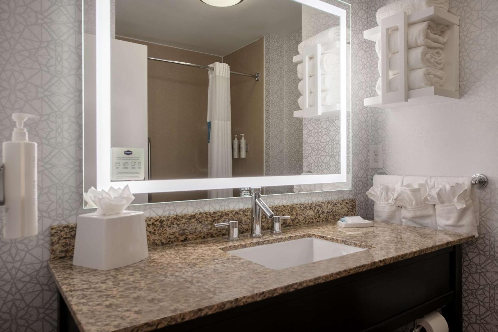 Hampton Inn & Suites Harvey