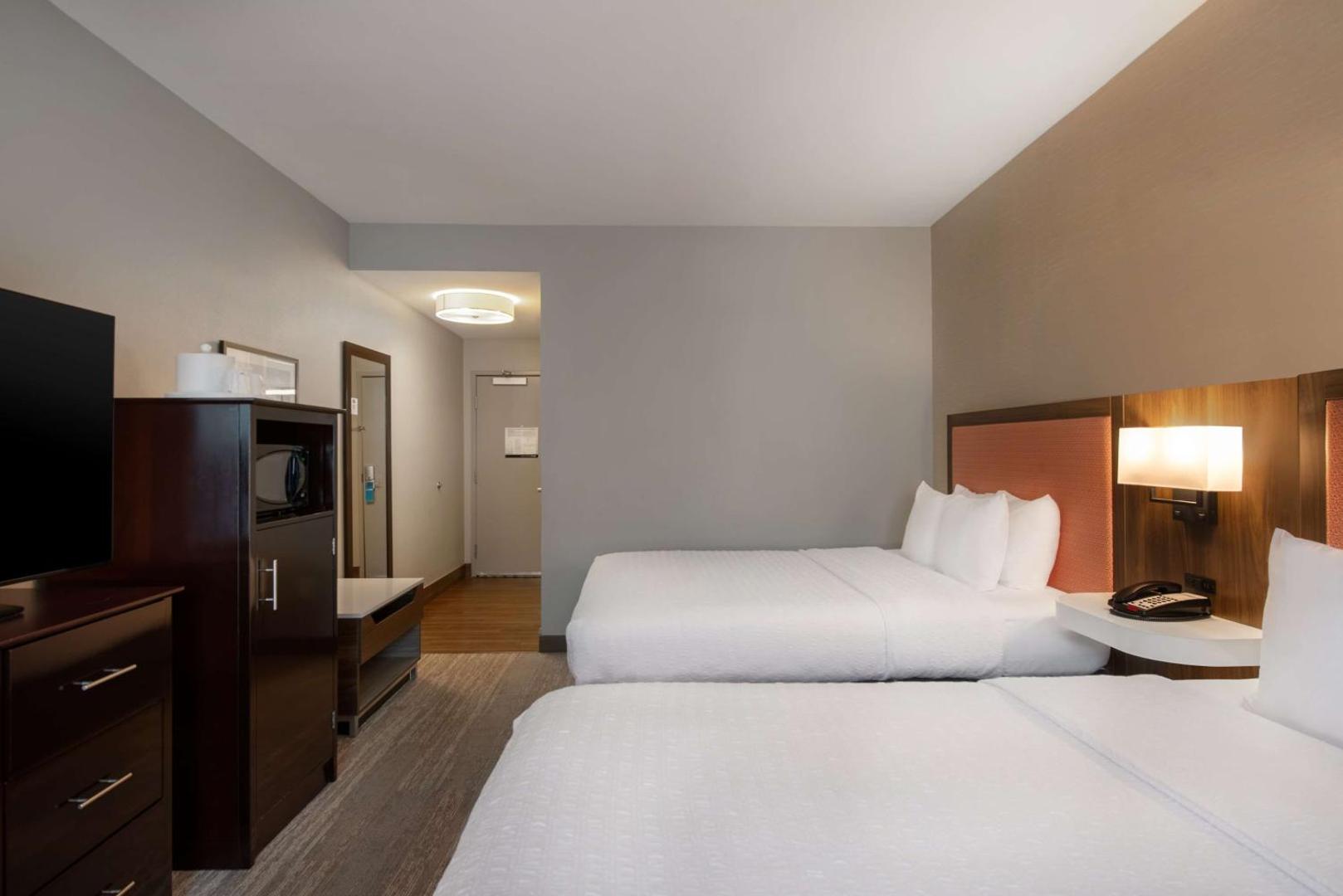 Hampton Inn & Suites Harvey