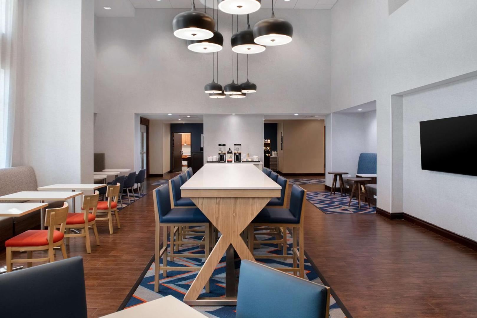Hampton Inn & Suites Harvey