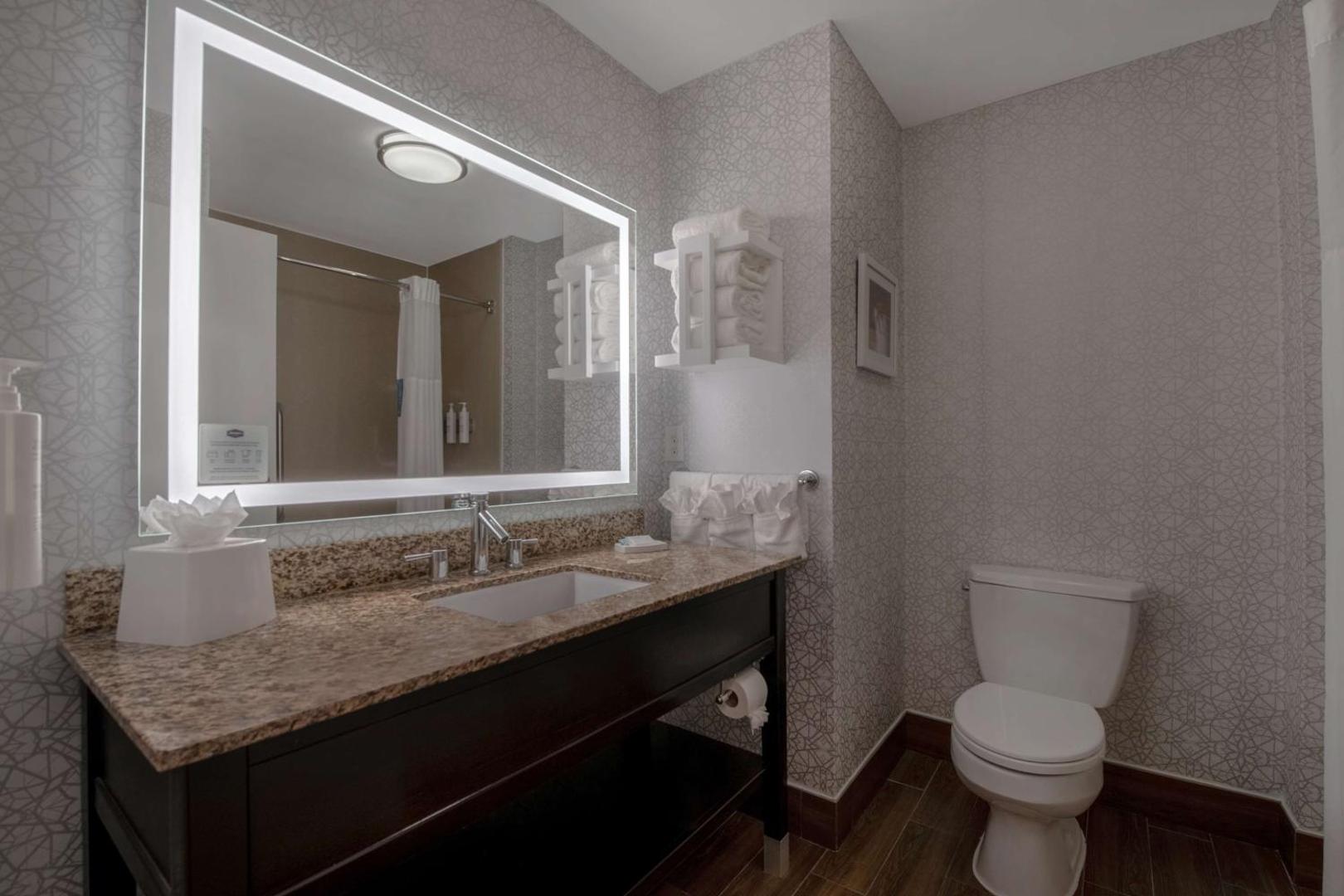 Hampton Inn & Suites Harvey