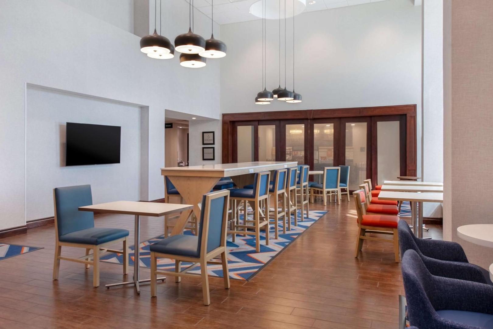 Hampton Inn & Suites Harvey