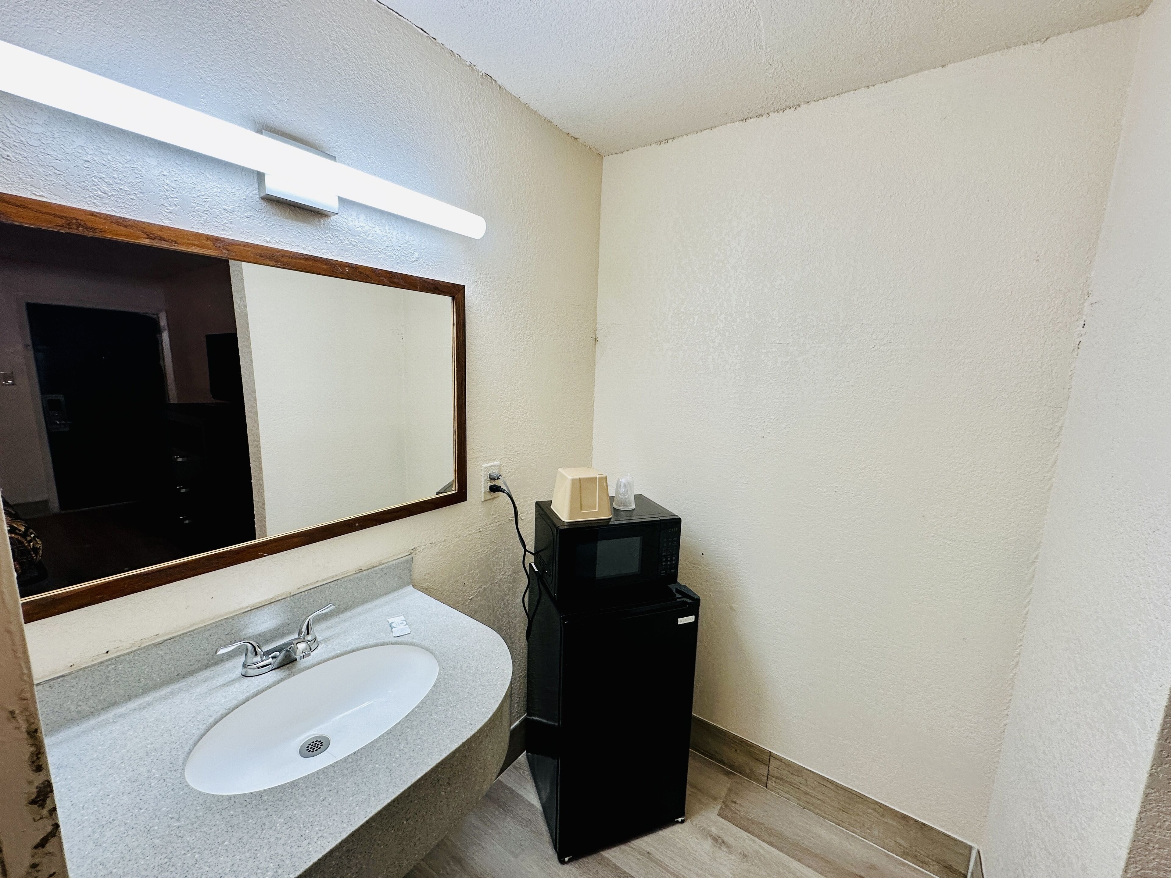 Economy Inn
