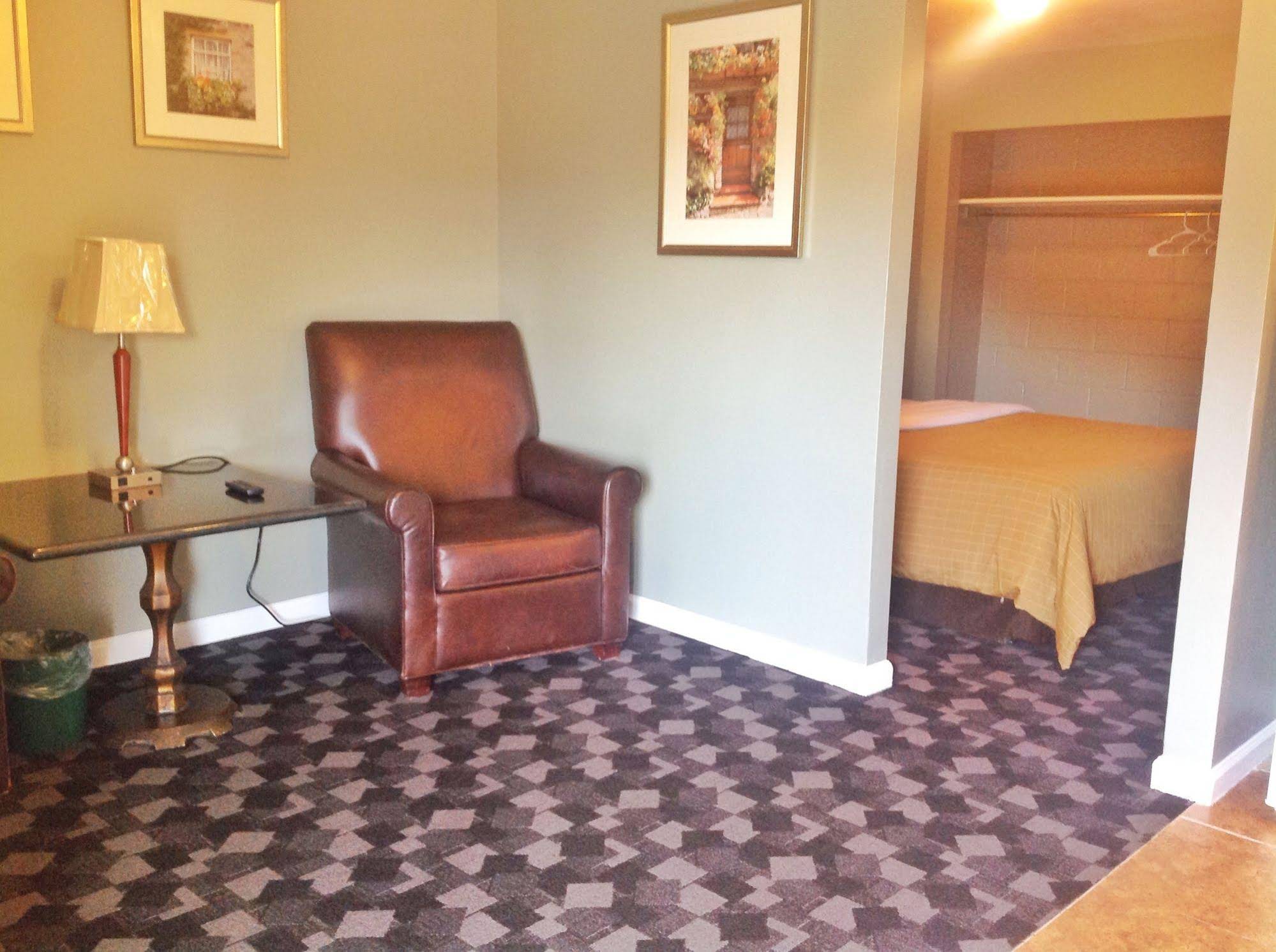 Jefferson Inn & Suites