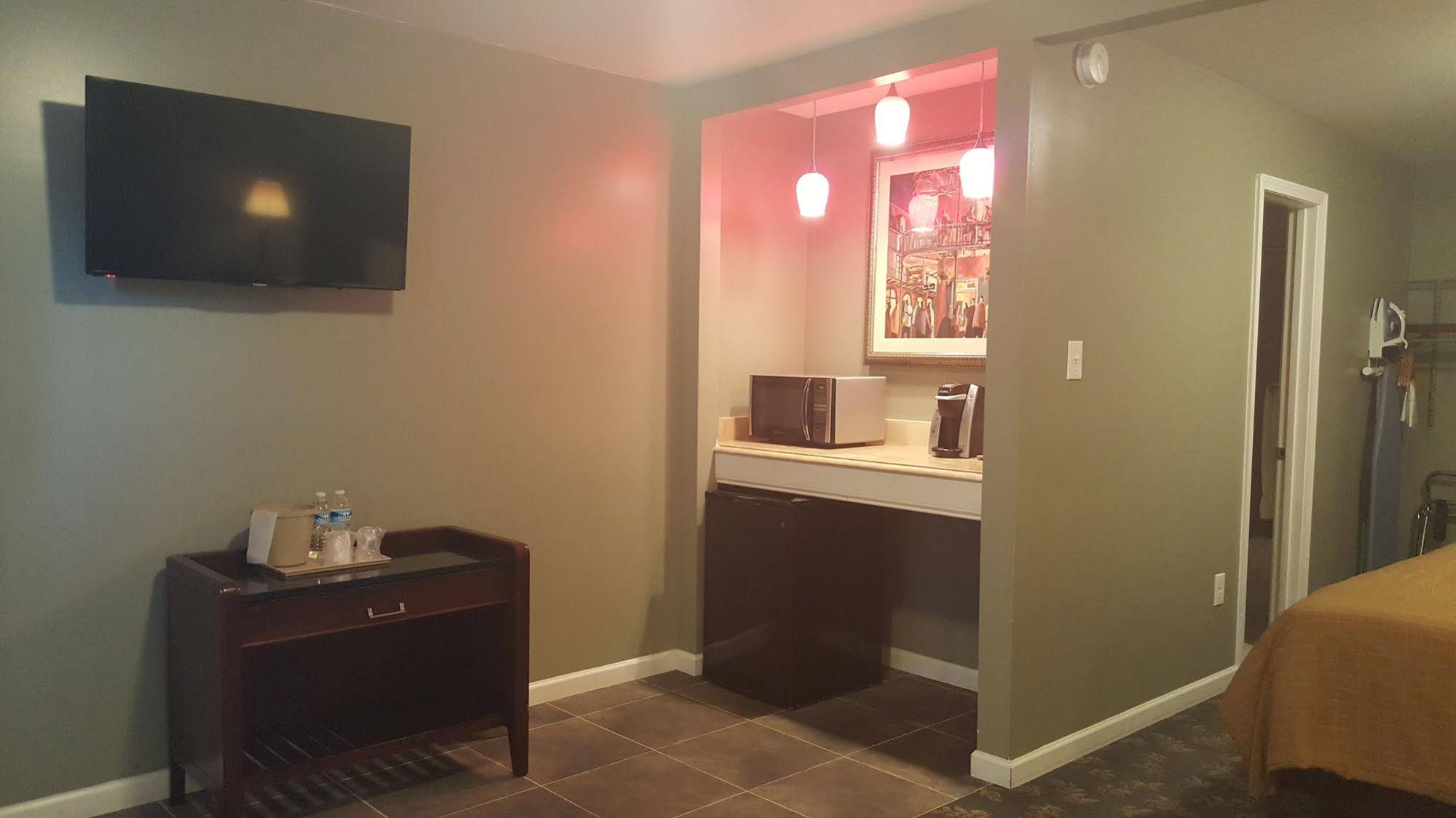 Jefferson Inn & Suites