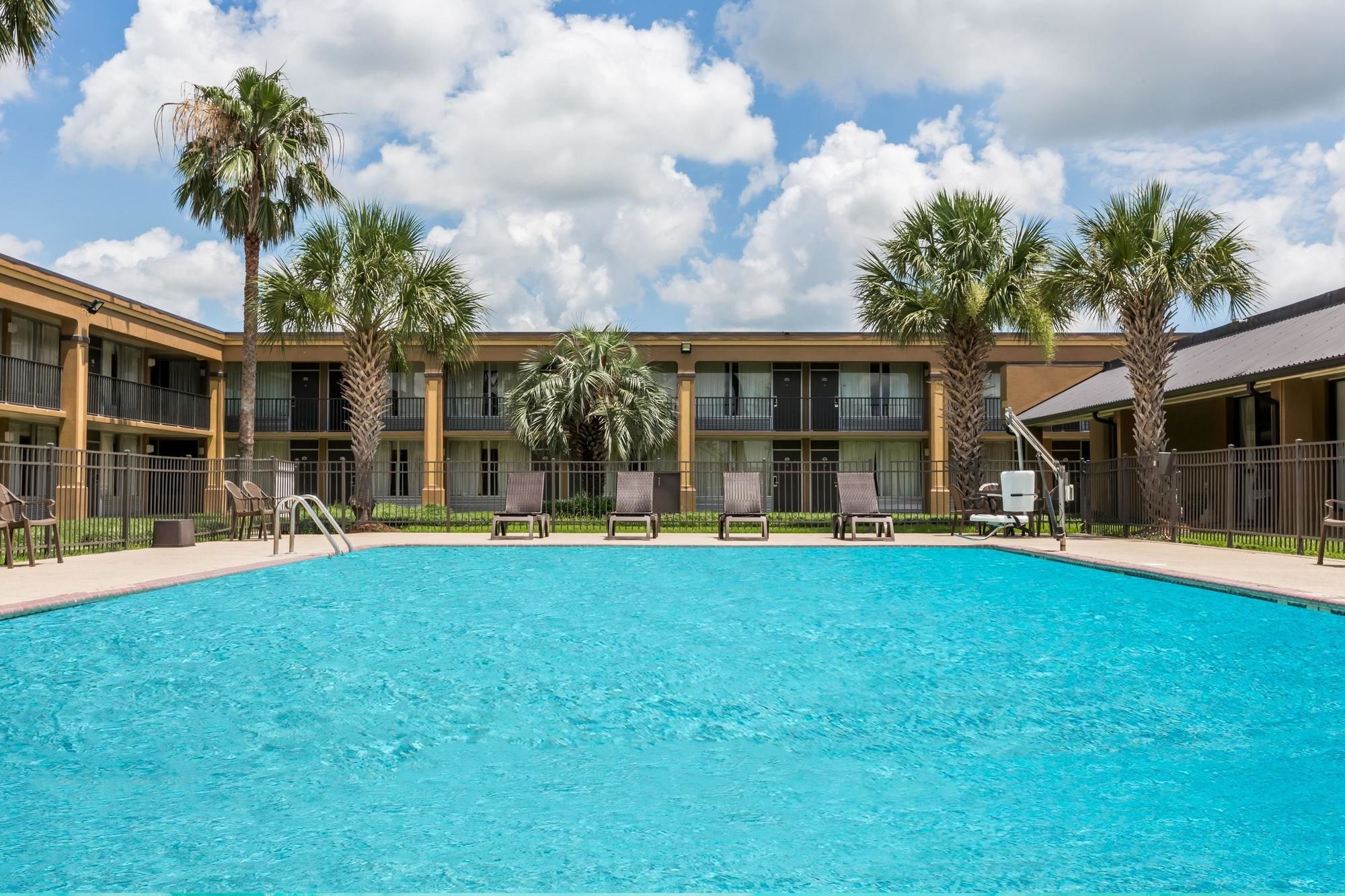 Days Inn by Wyndham Jennings