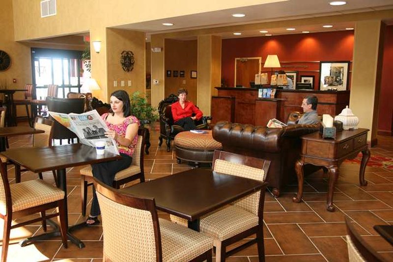 Hampton Inn & Suites Jennings