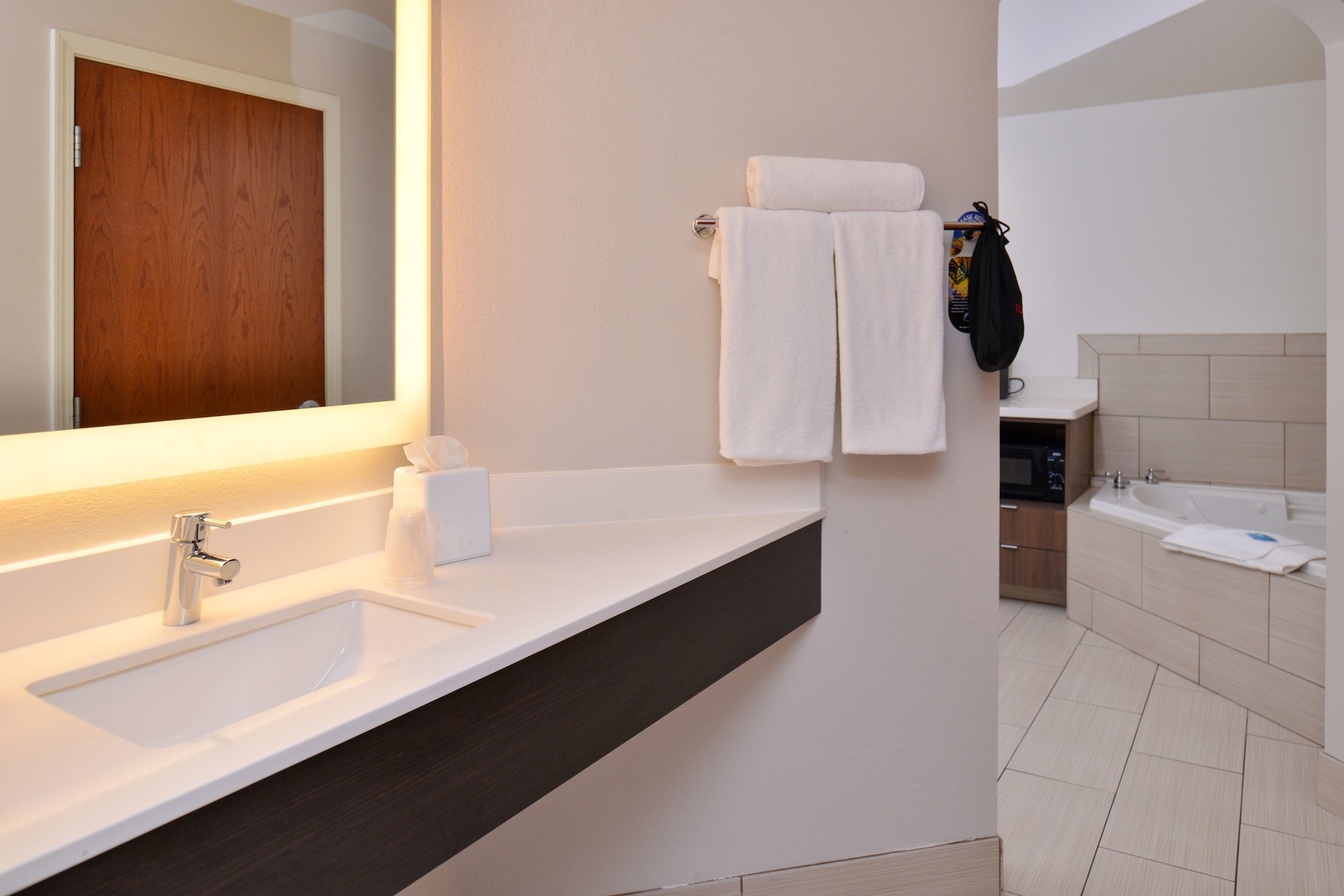 Holiday Inn Express Hotel & Suites New Orleans Airport South
