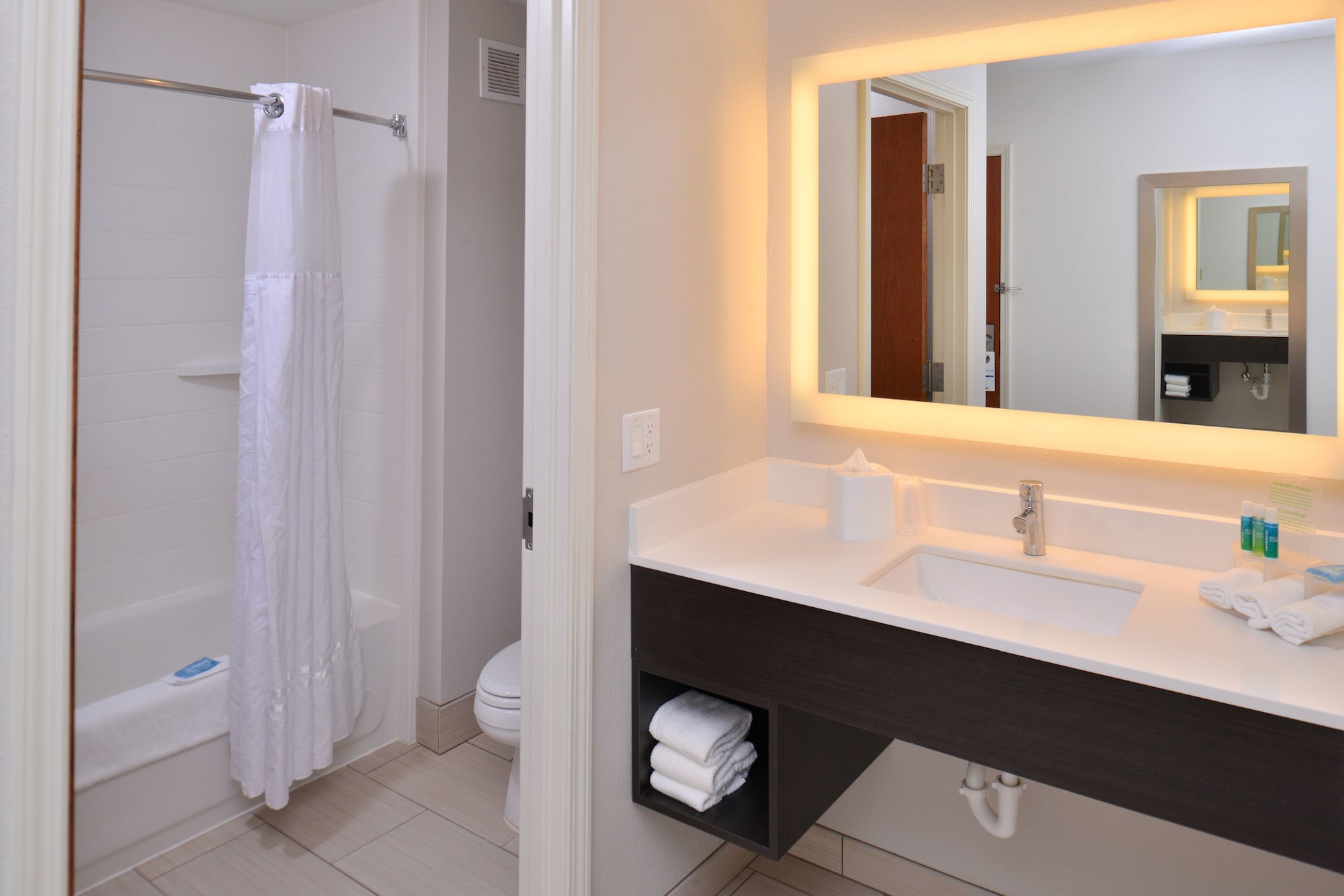 Holiday Inn Express Hotel & Suites New Orleans Airport South