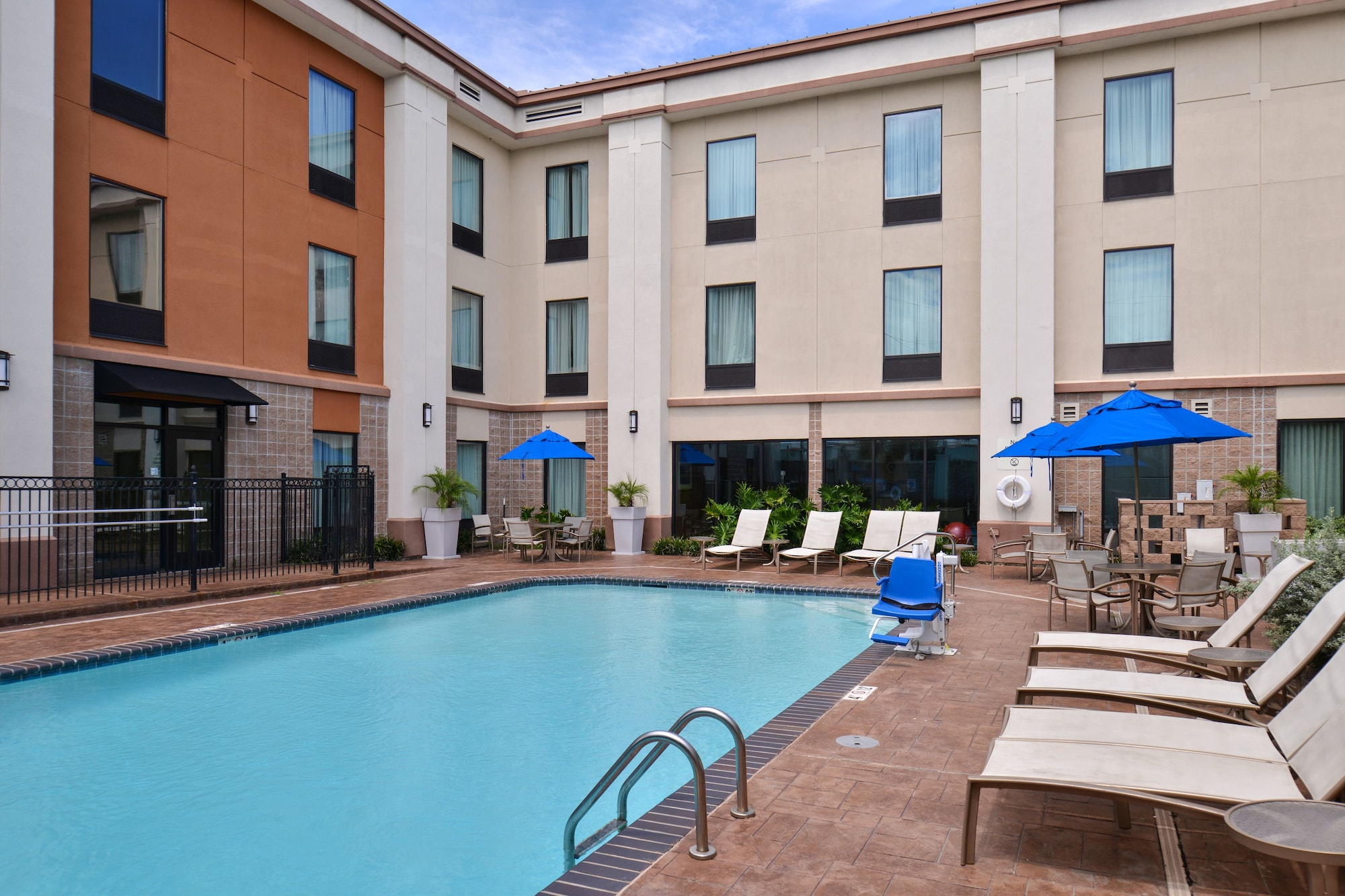 Holiday Inn Express Hotel & Suites New Orleans Airport South