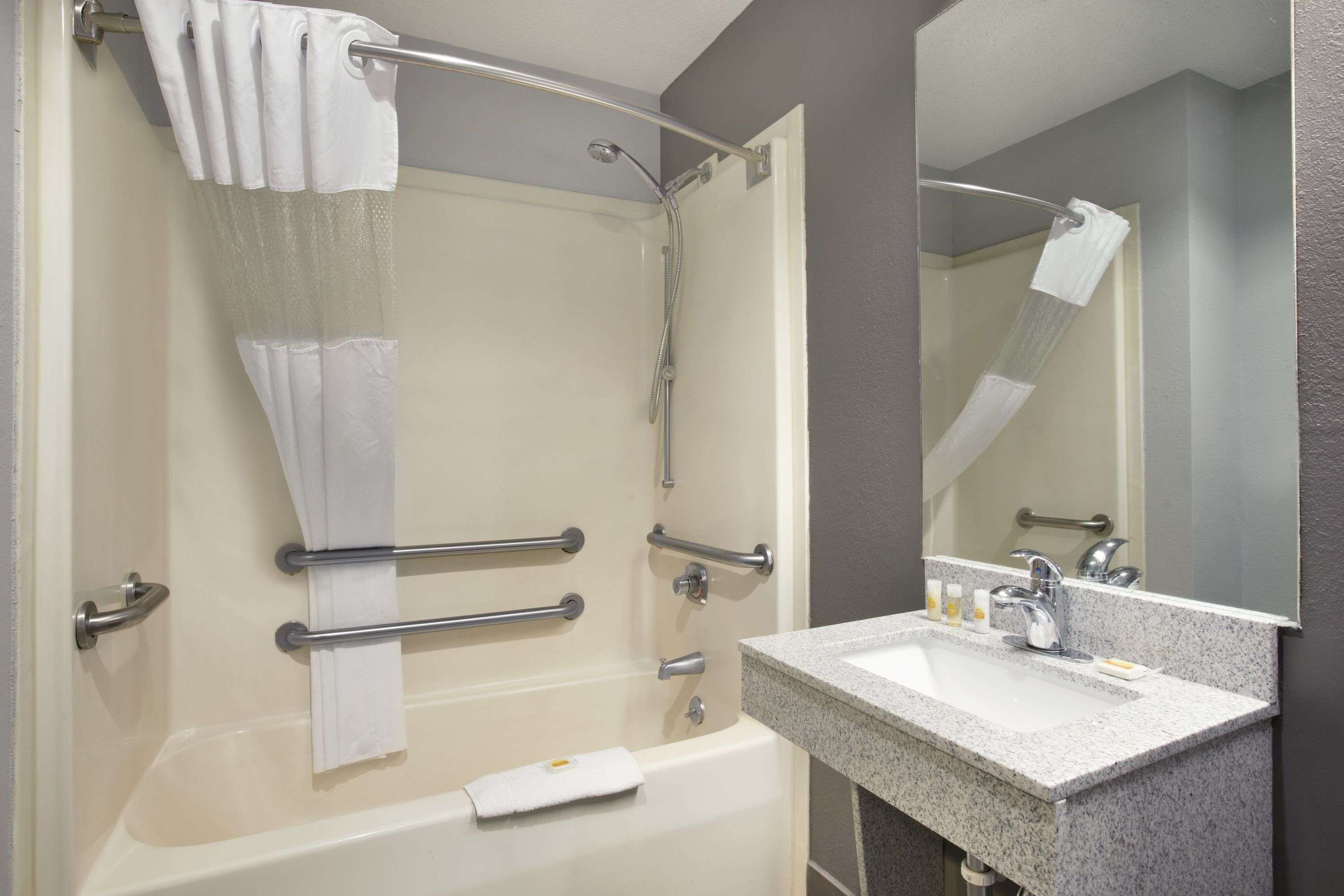 Hotel Kinder Express Near Coushatta Resort